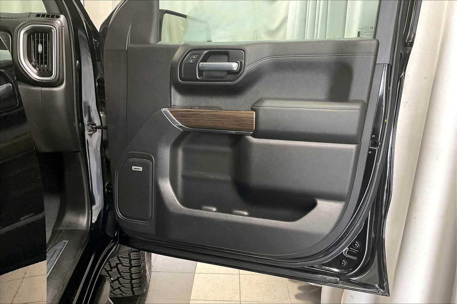 2019 Chevrolet Silverado 1500 RST - Photo 12