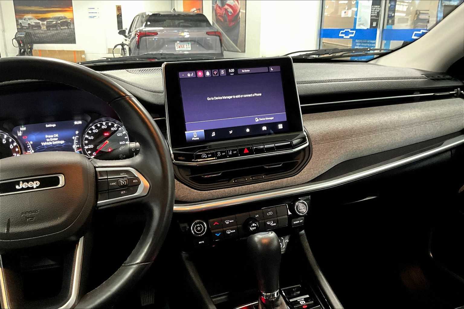 2022 Jeep Compass Latitude Lux - Photo 18