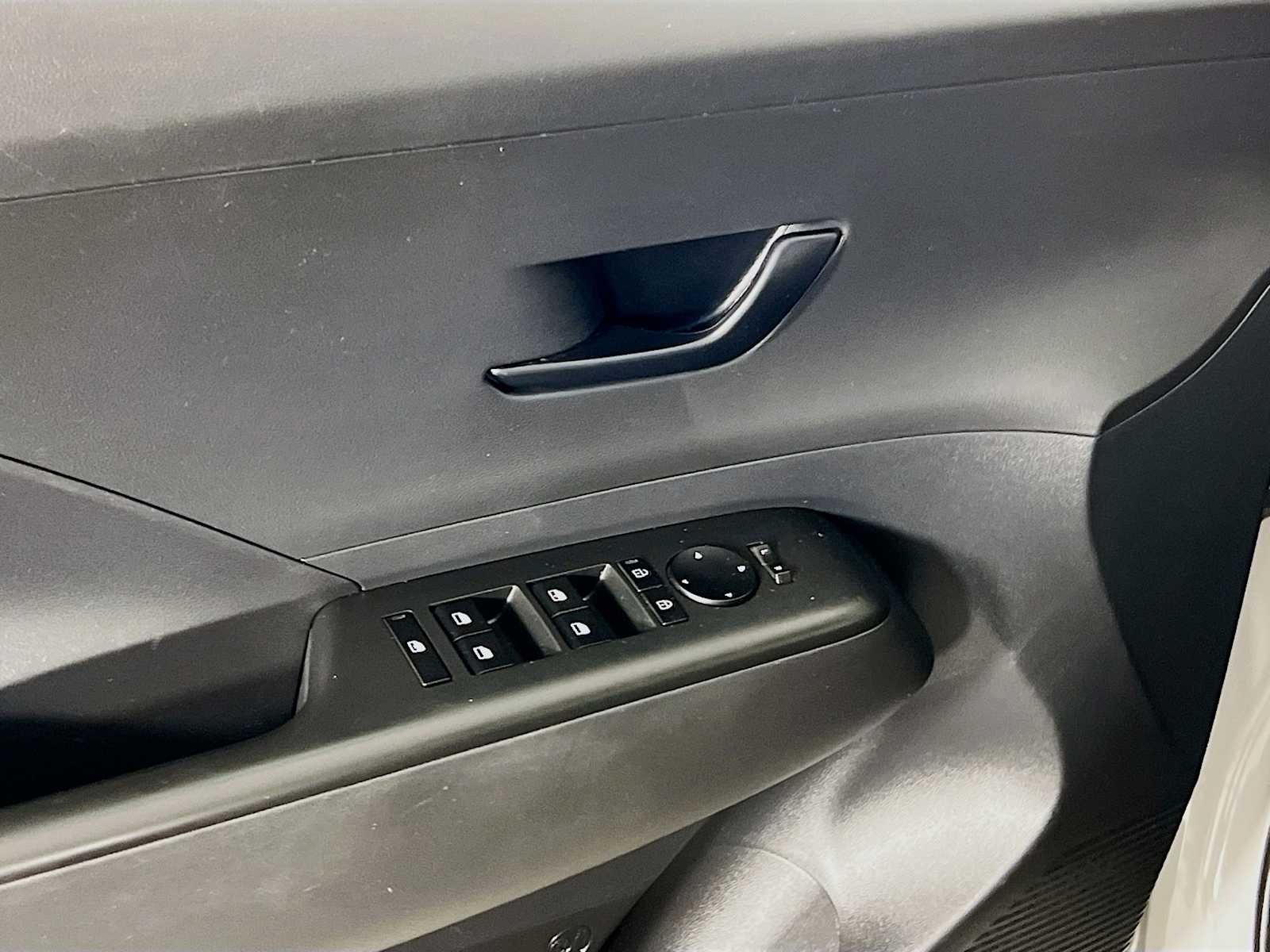 2024 Hyundai Kona SE - Photo 17