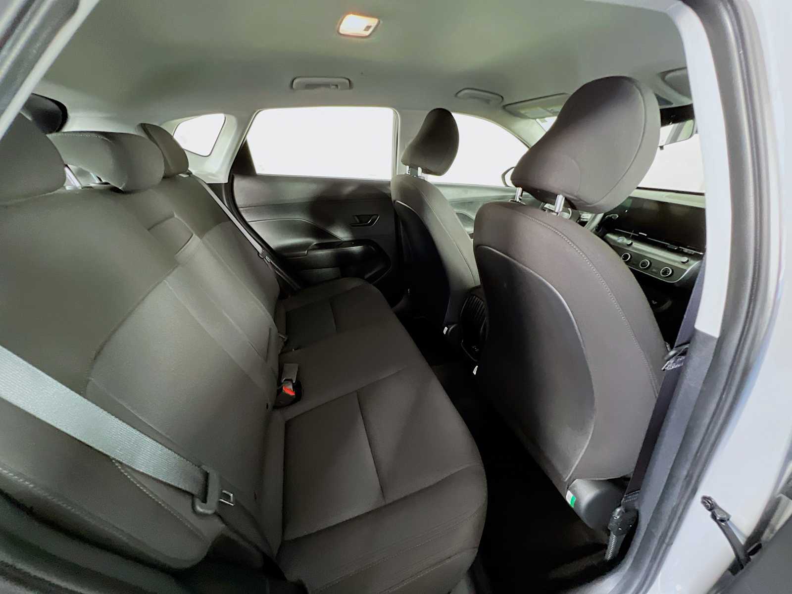 2024 Hyundai Kona SE - Photo 25