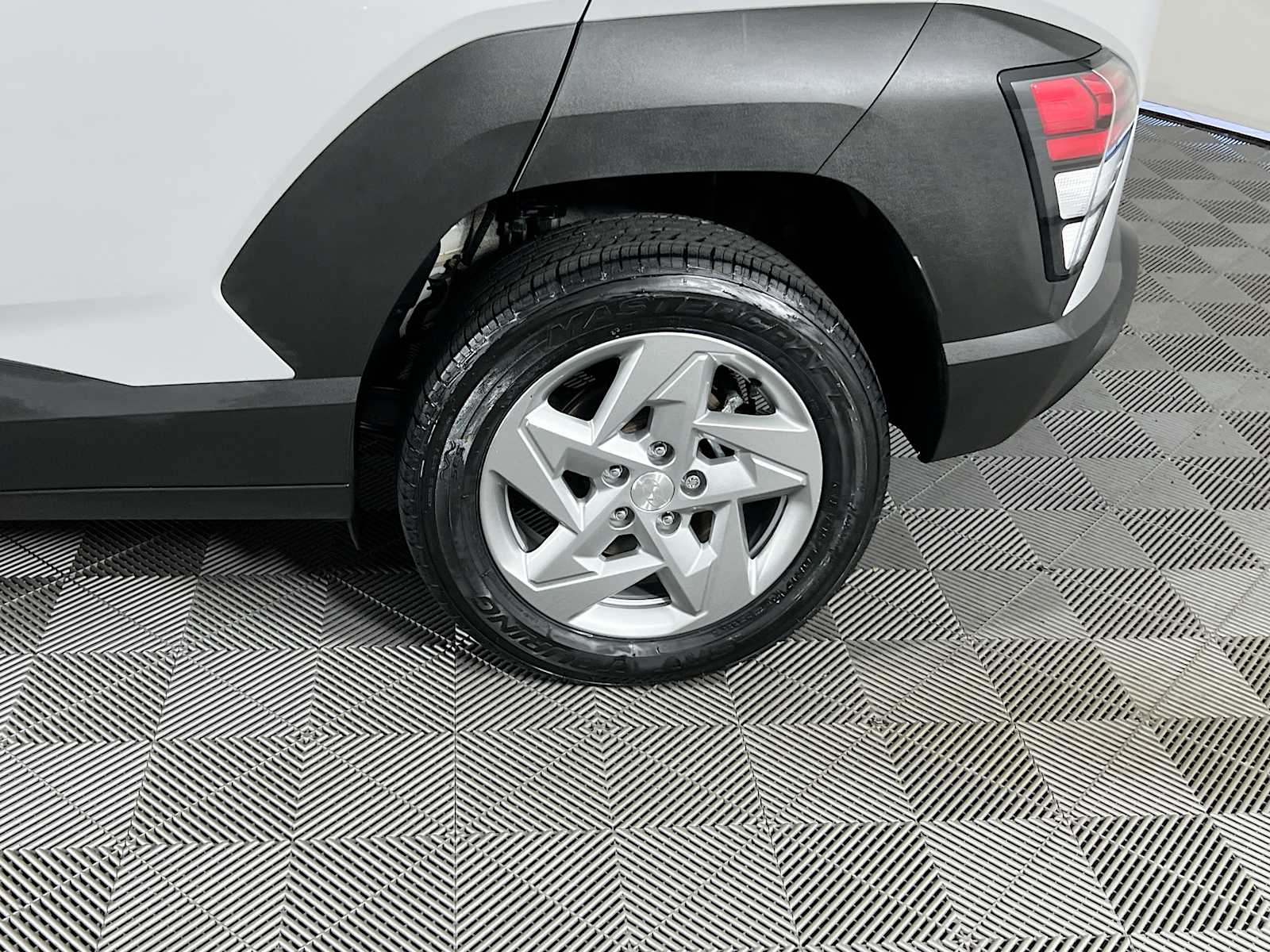 2024 Hyundai Kona SE - Photo 29