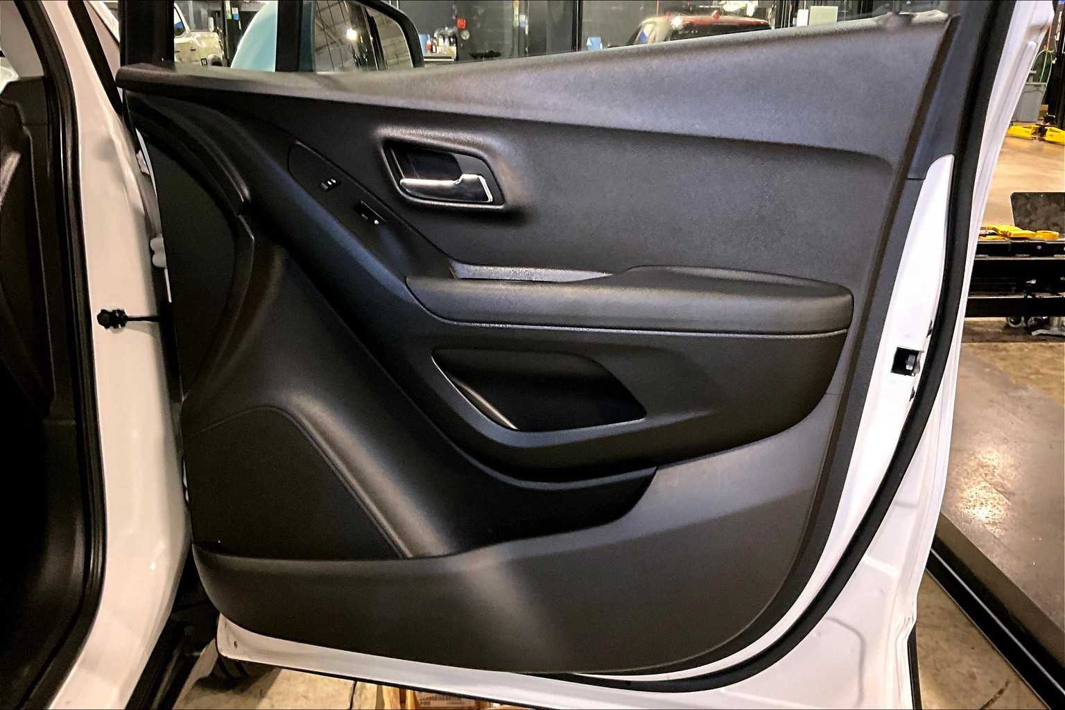 2017 Chevrolet Trax LS - Photo 12