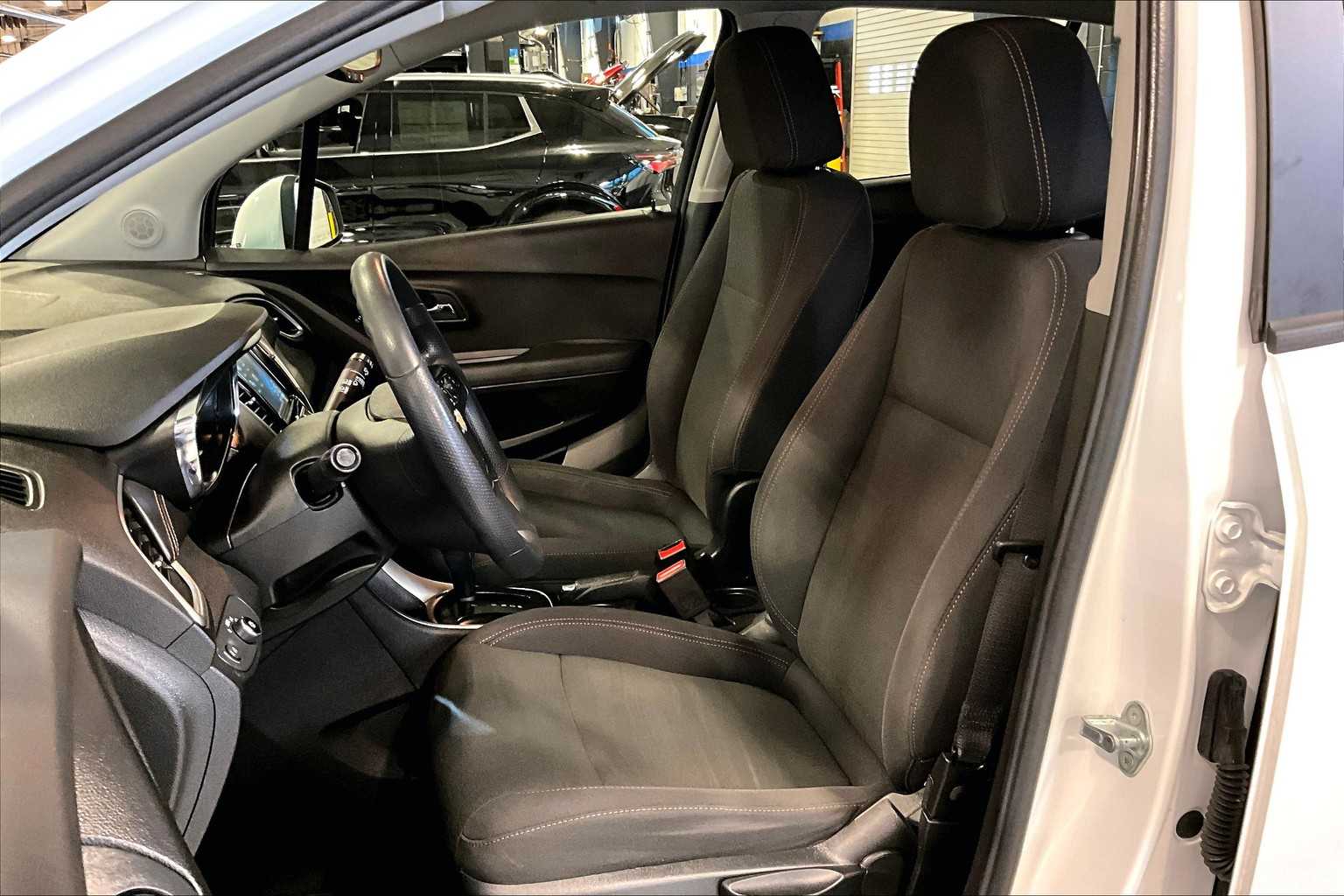 2017 Chevrolet Trax LS - Photo 10