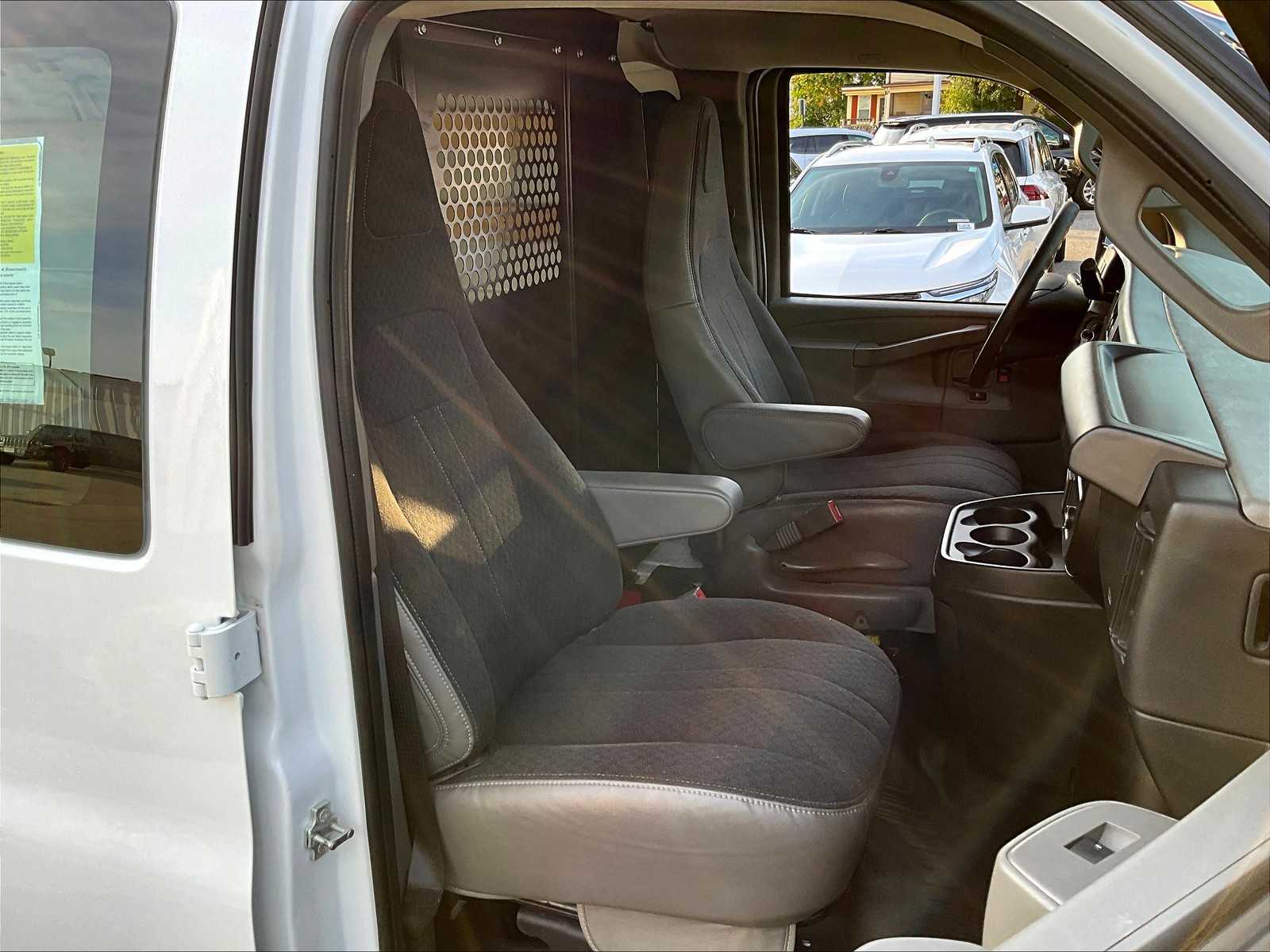 2024 Chevrolet Express 2500 Cargo photo 13