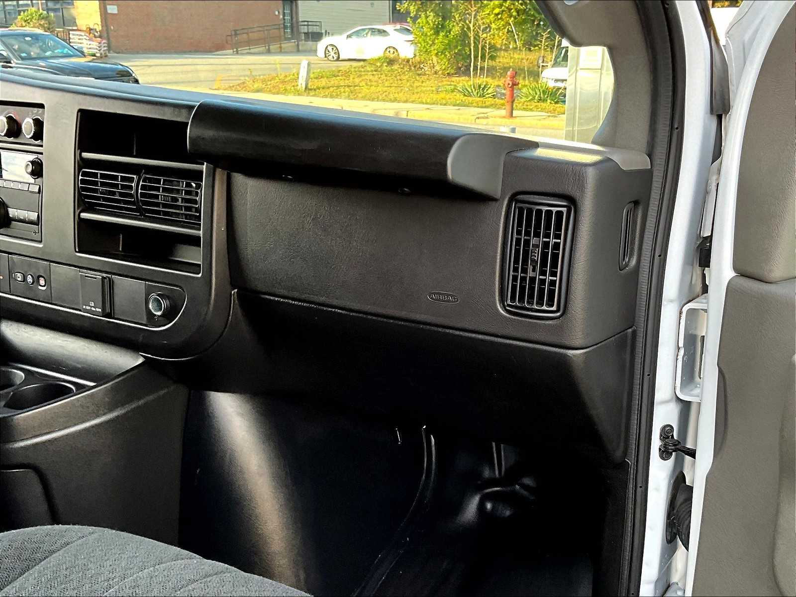 2024 Chevrolet Express 2500 Cargo photo 14