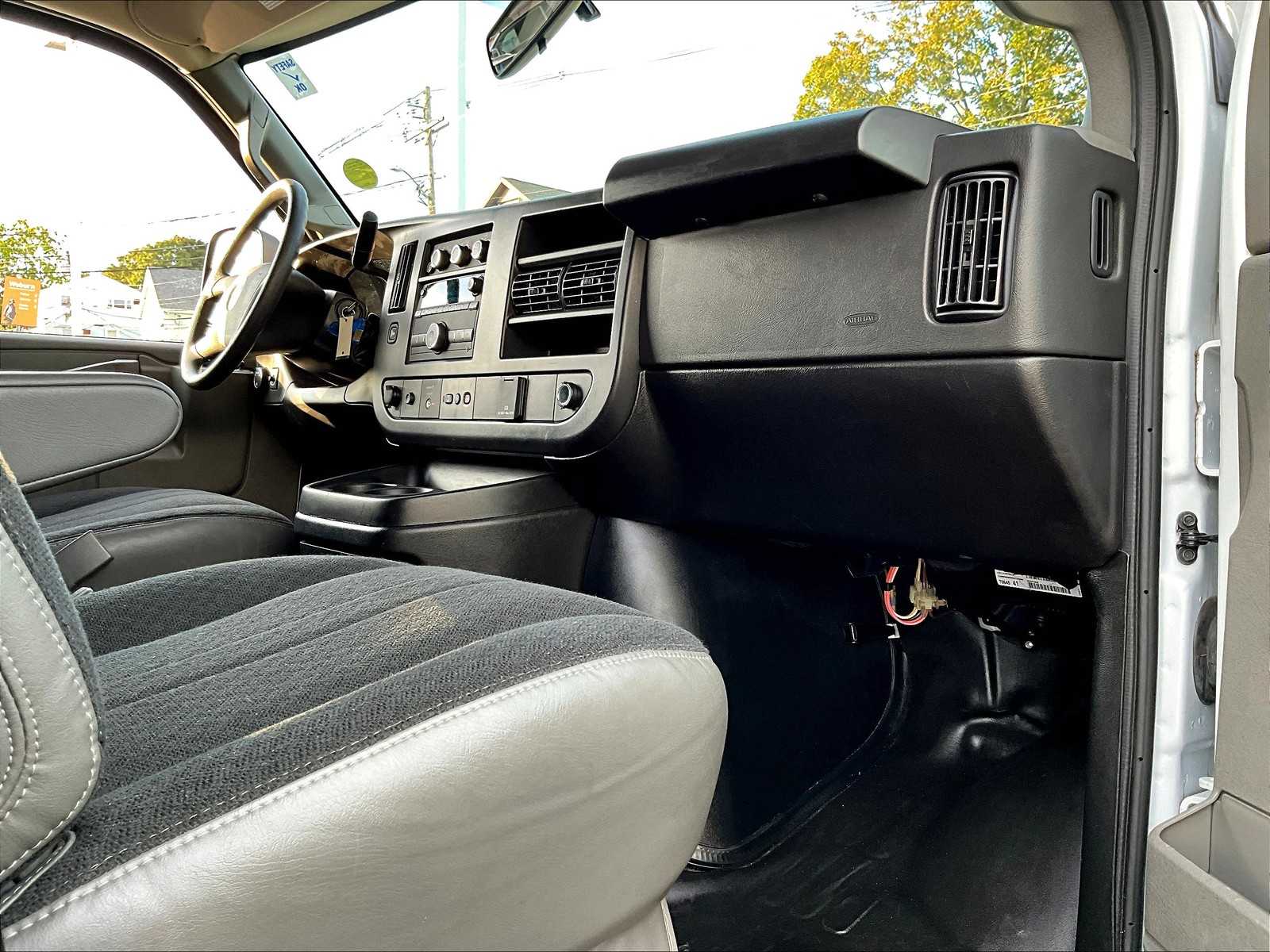 2024 Chevrolet Express 2500 Cargo photo 15