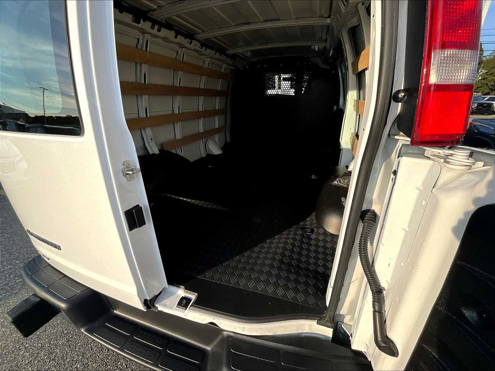 2024 Chevrolet Express 2500 Cargo photo 16