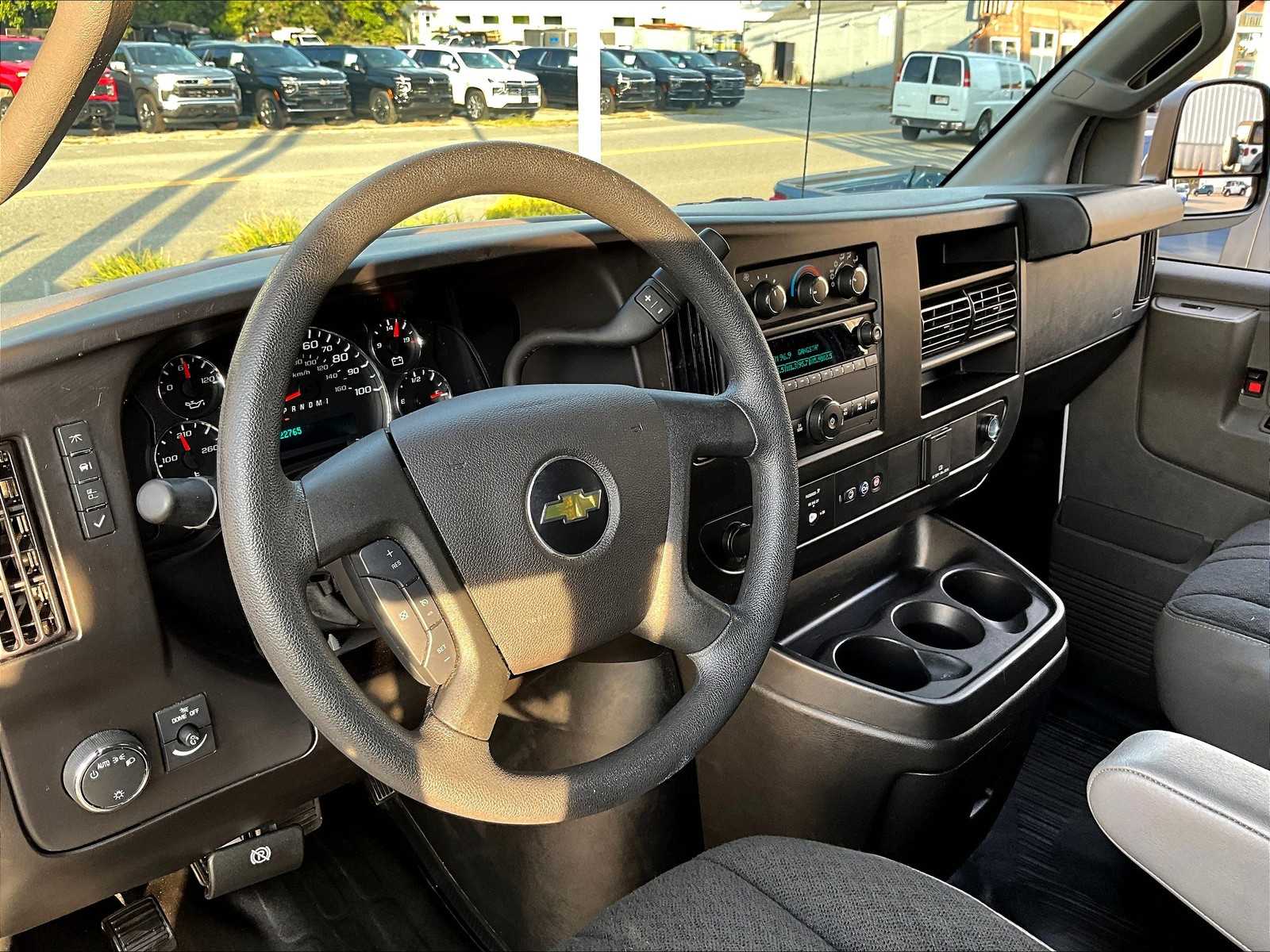 2024 Chevrolet Express 2500 Cargo photo 18
