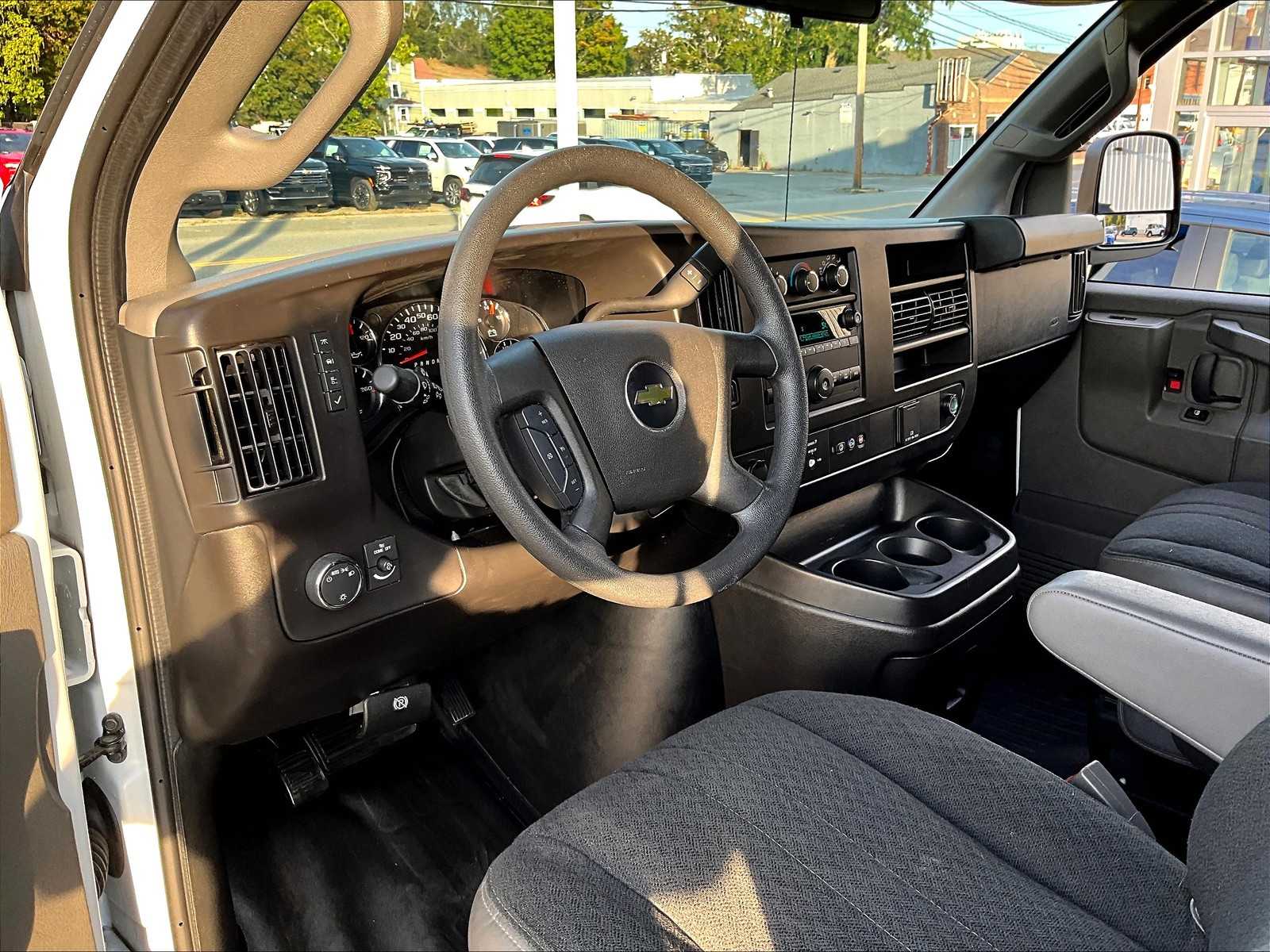 2024 Chevrolet Express 2500 Cargo photo 10