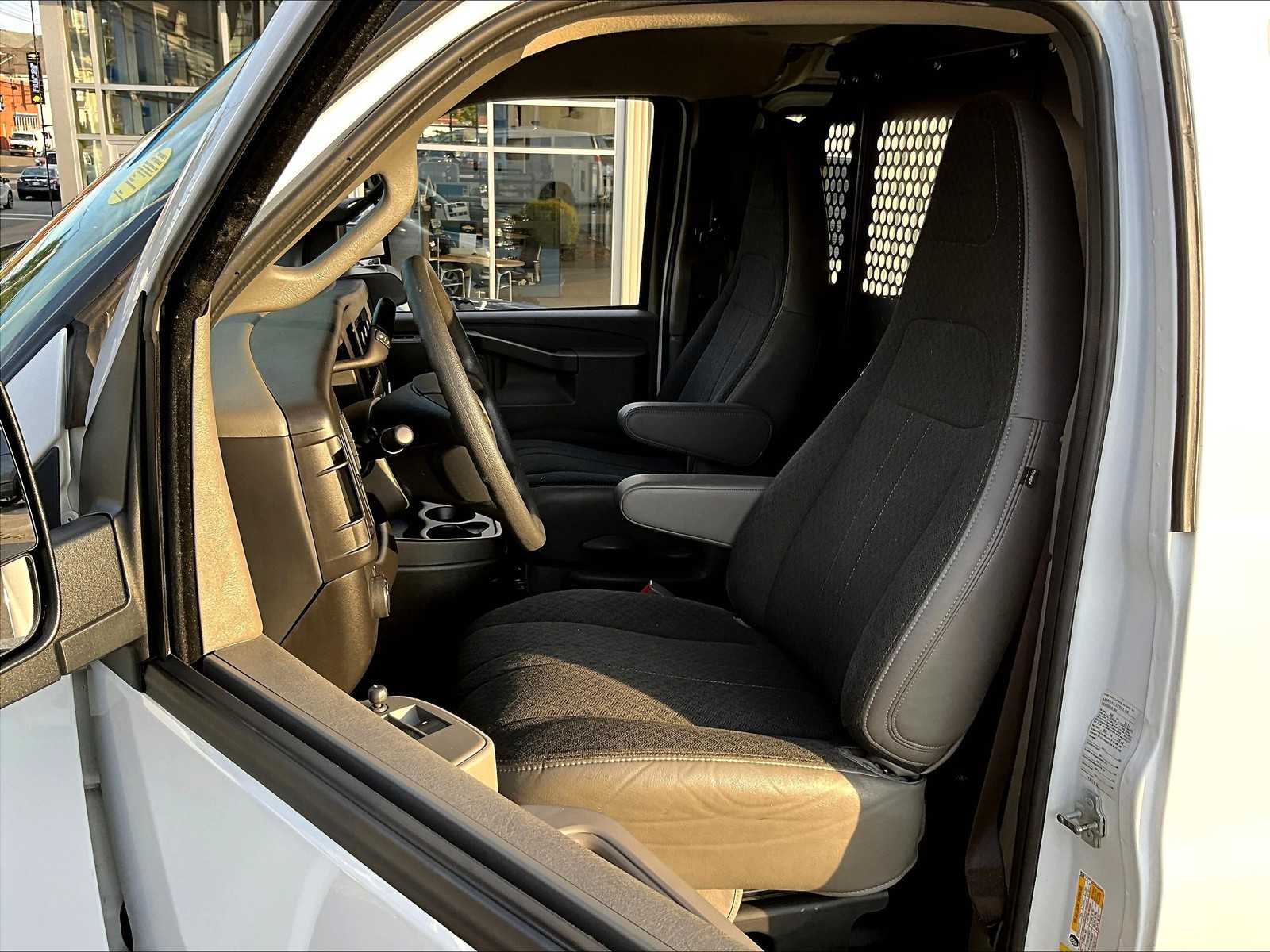 2024 Chevrolet Express 2500 Cargo photo 12