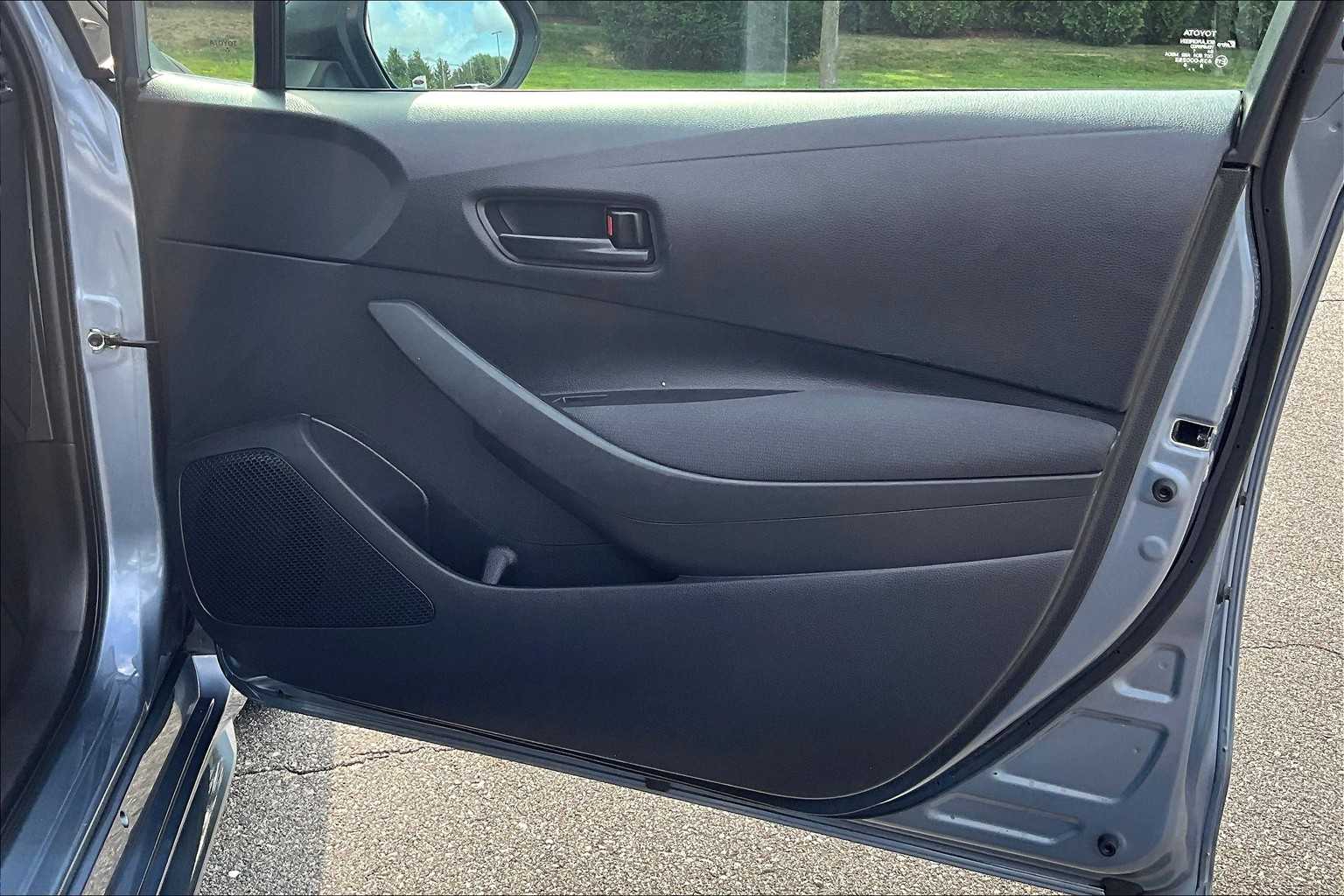 2022 Toyota Corolla LE - Photo 12