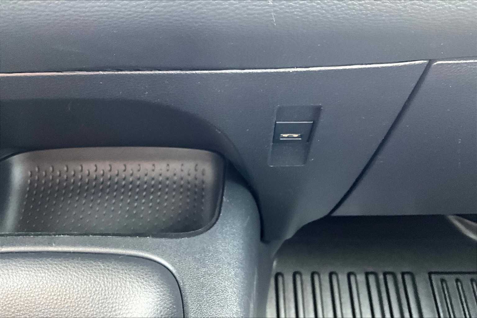 2022 Toyota Corolla LE - Photo 27
