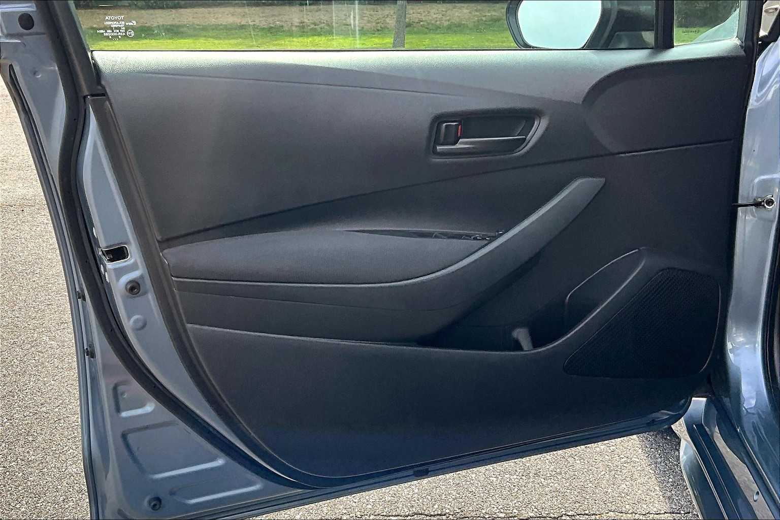 2022 Toyota Corolla LE - Photo 9