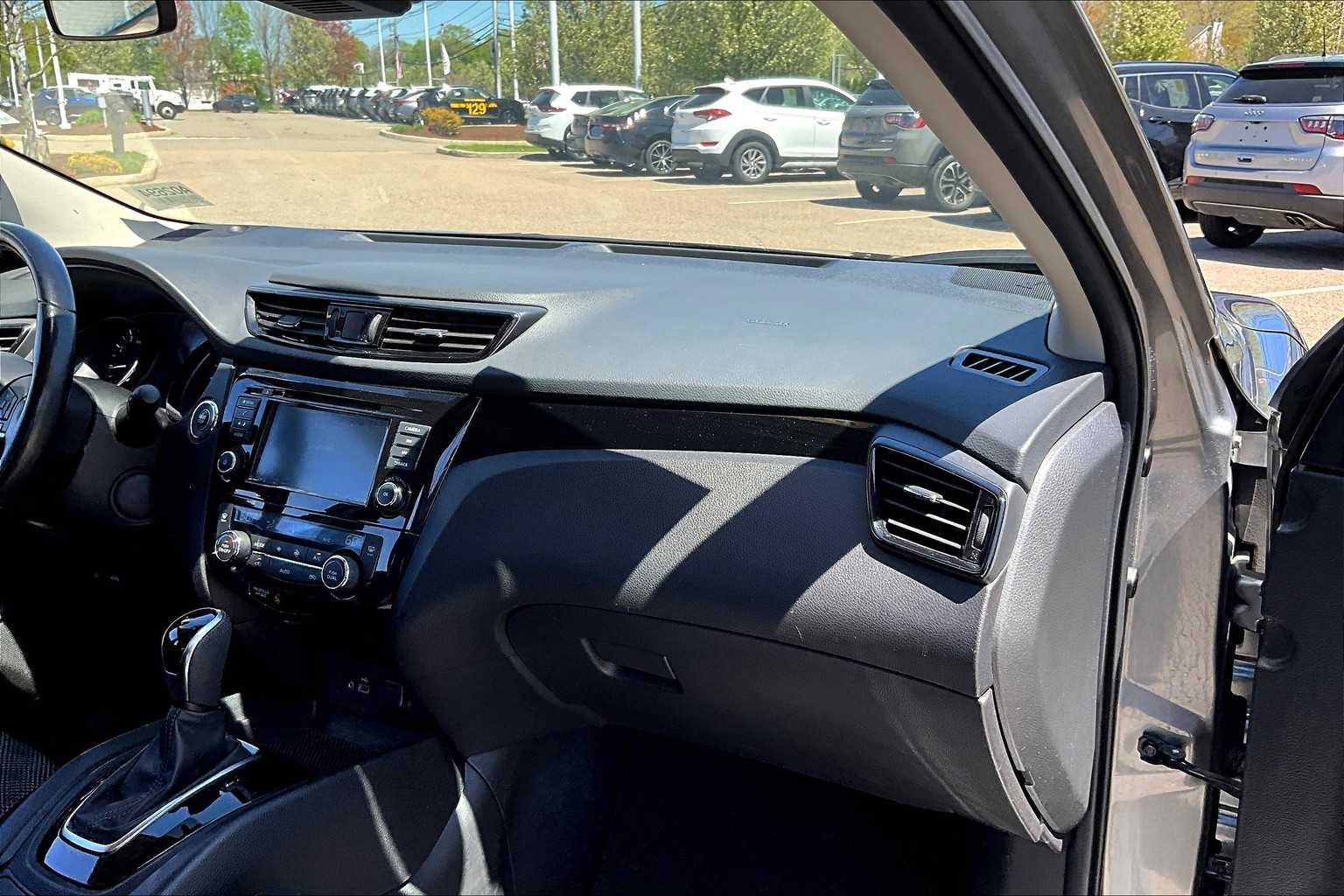 2022 Nissan Rogue Sport SV - Photo 13