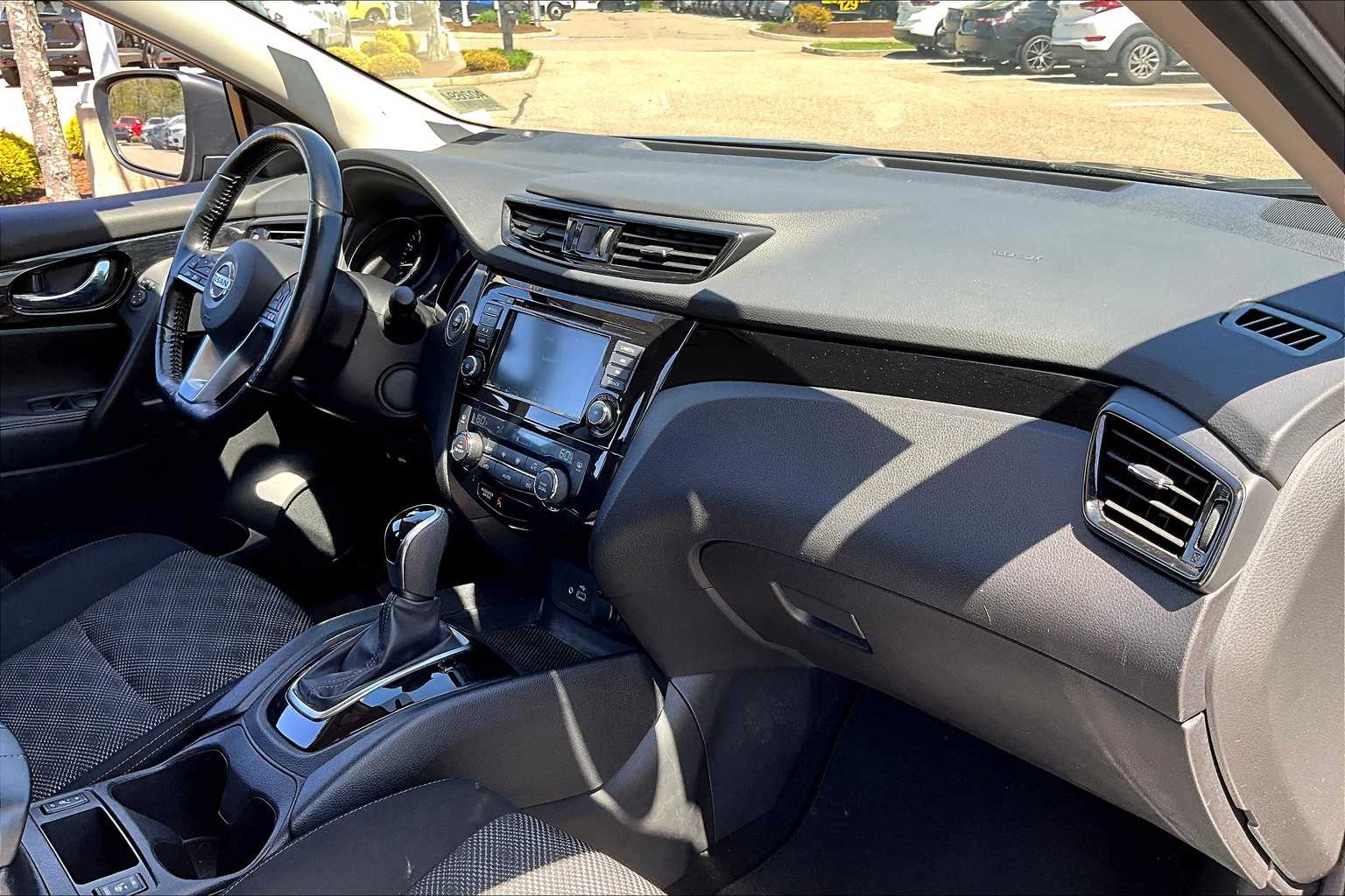2022 Nissan Rogue Sport SV - Photo 14