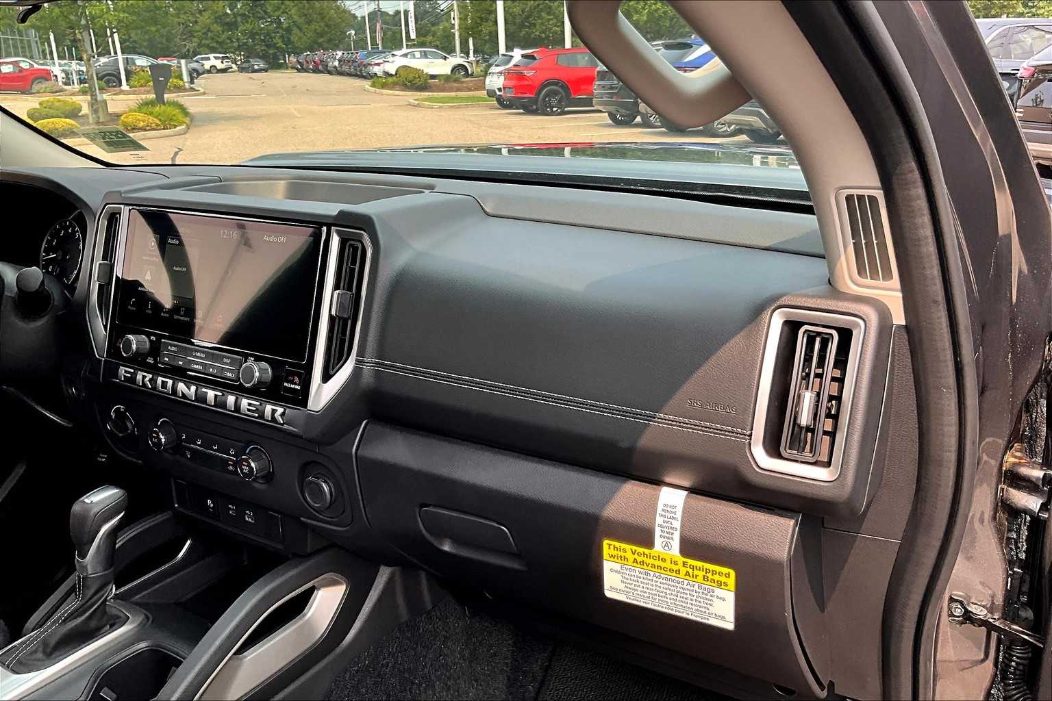 2025 Nissan Frontier SV - Photo 13
