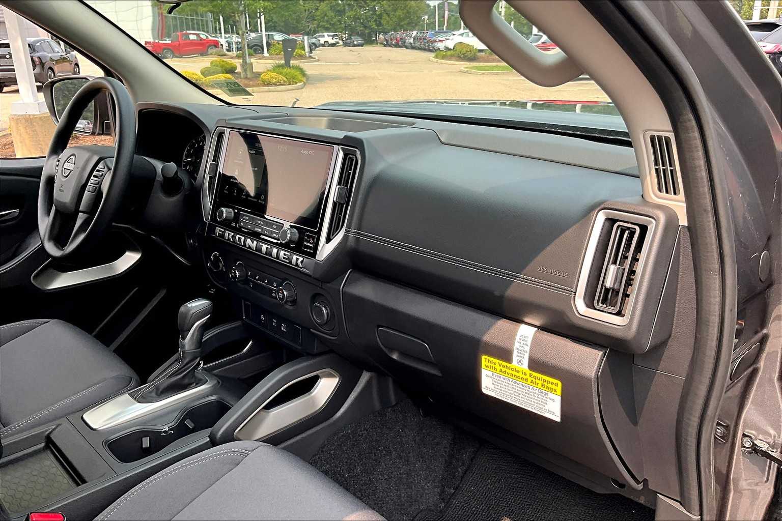 2025 Nissan Frontier SV - Photo 14