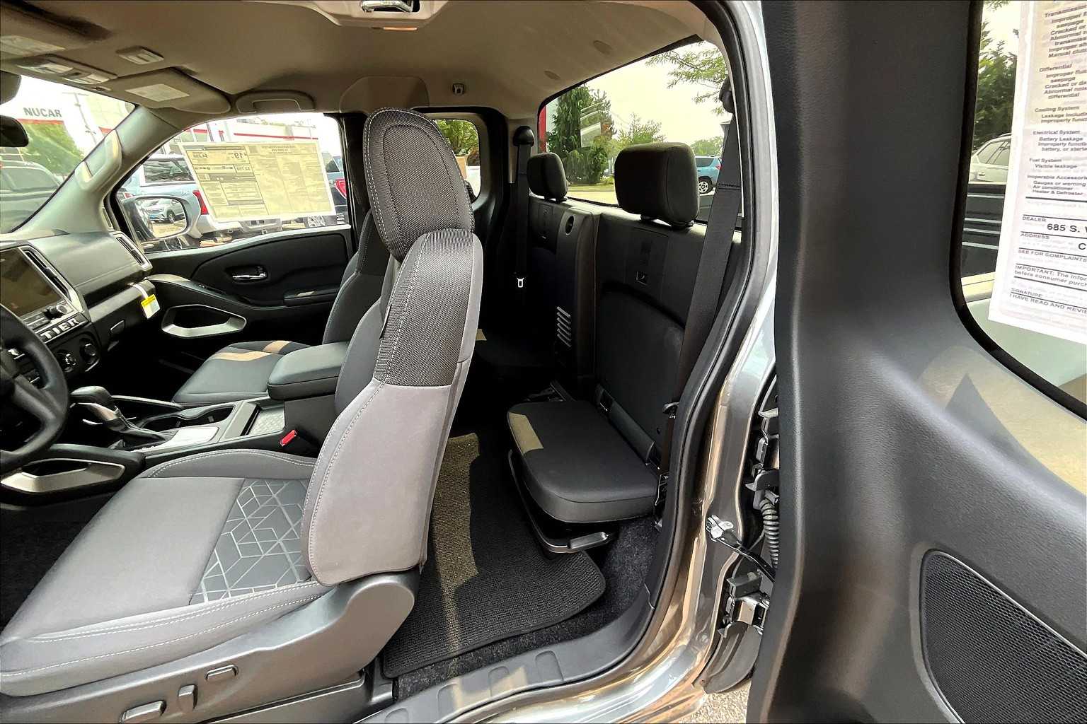 2025 Nissan Frontier SV - Photo 15