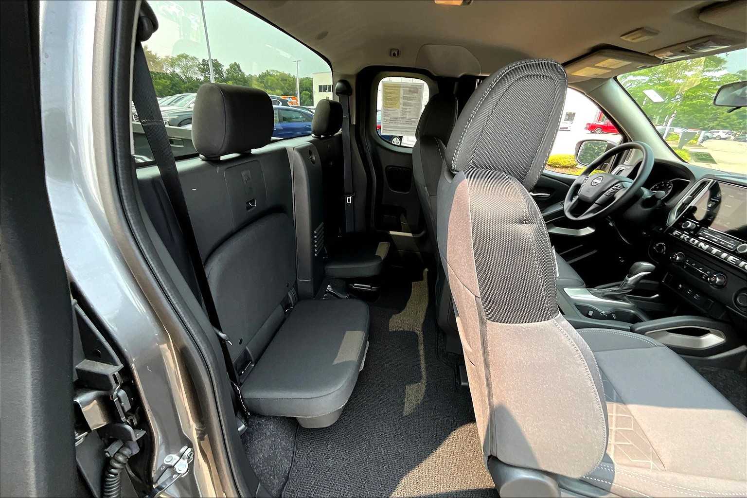 2025 Nissan Frontier SV - Photo 16