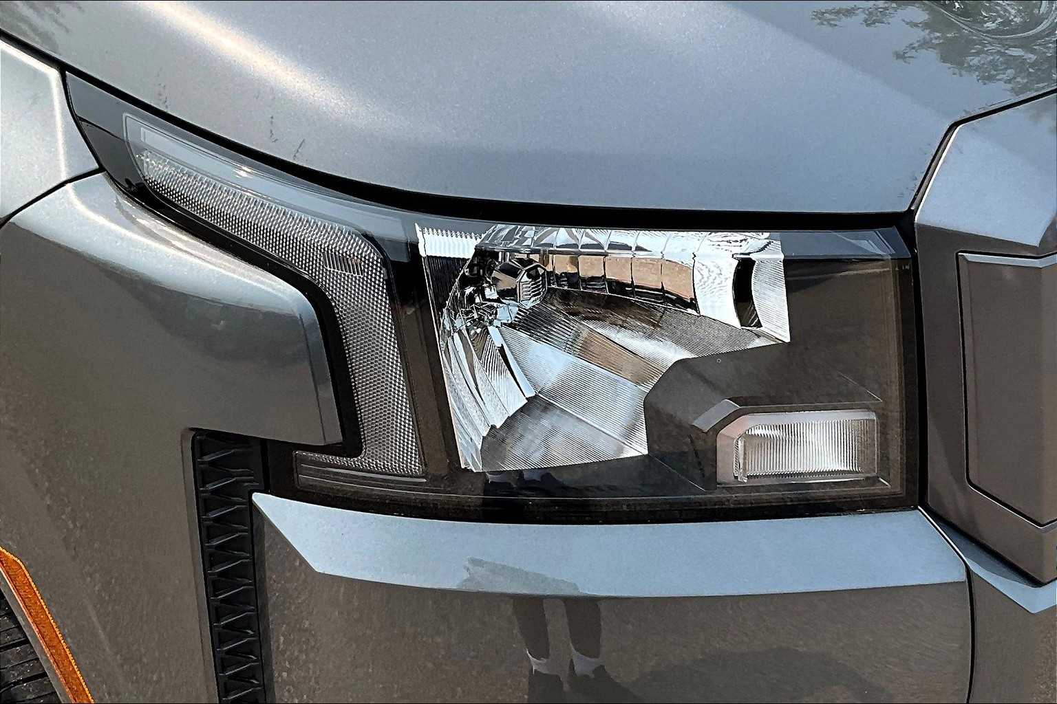 2025 Nissan Frontier SV - Photo 32