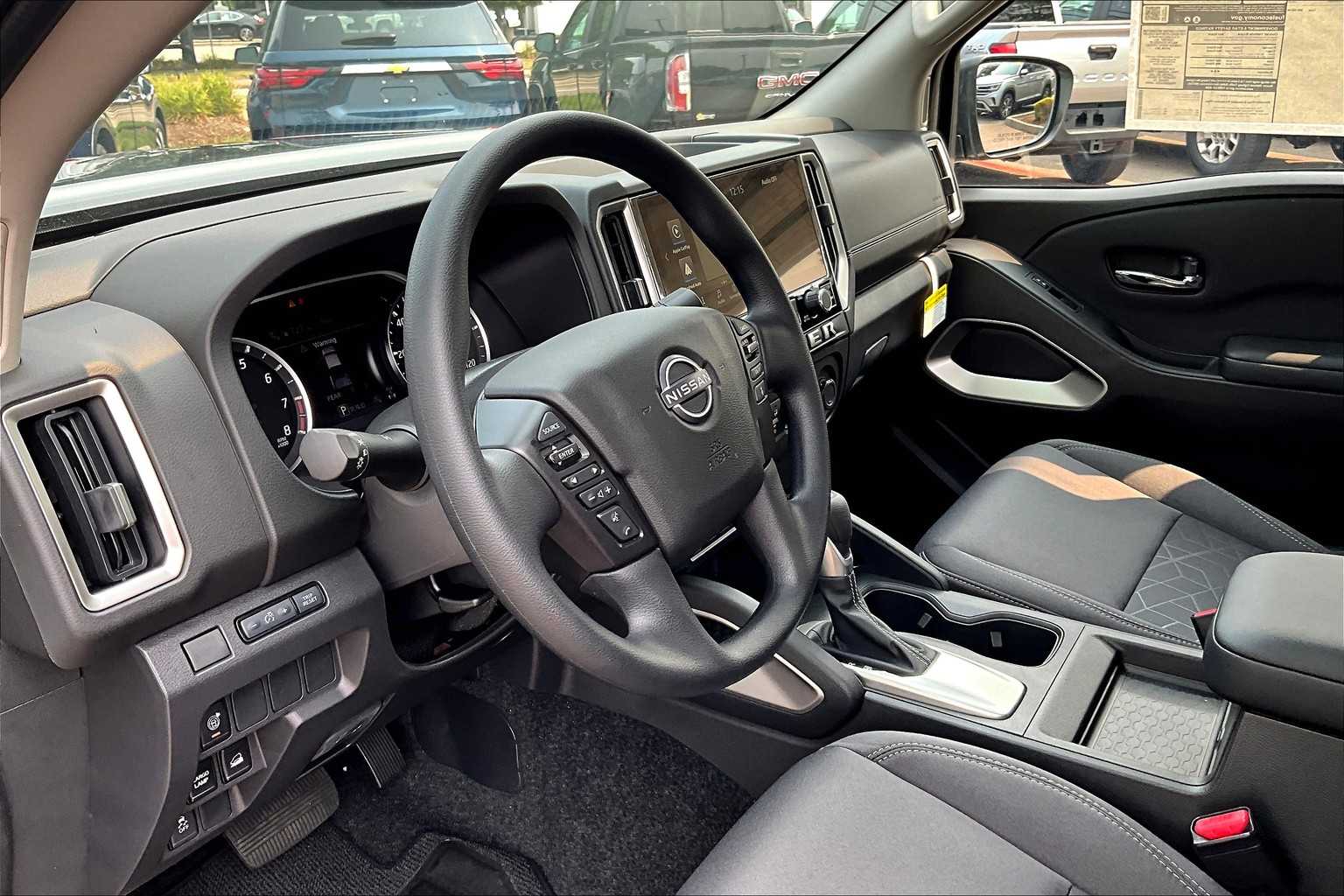 2025 Nissan Frontier SV - Photo 8