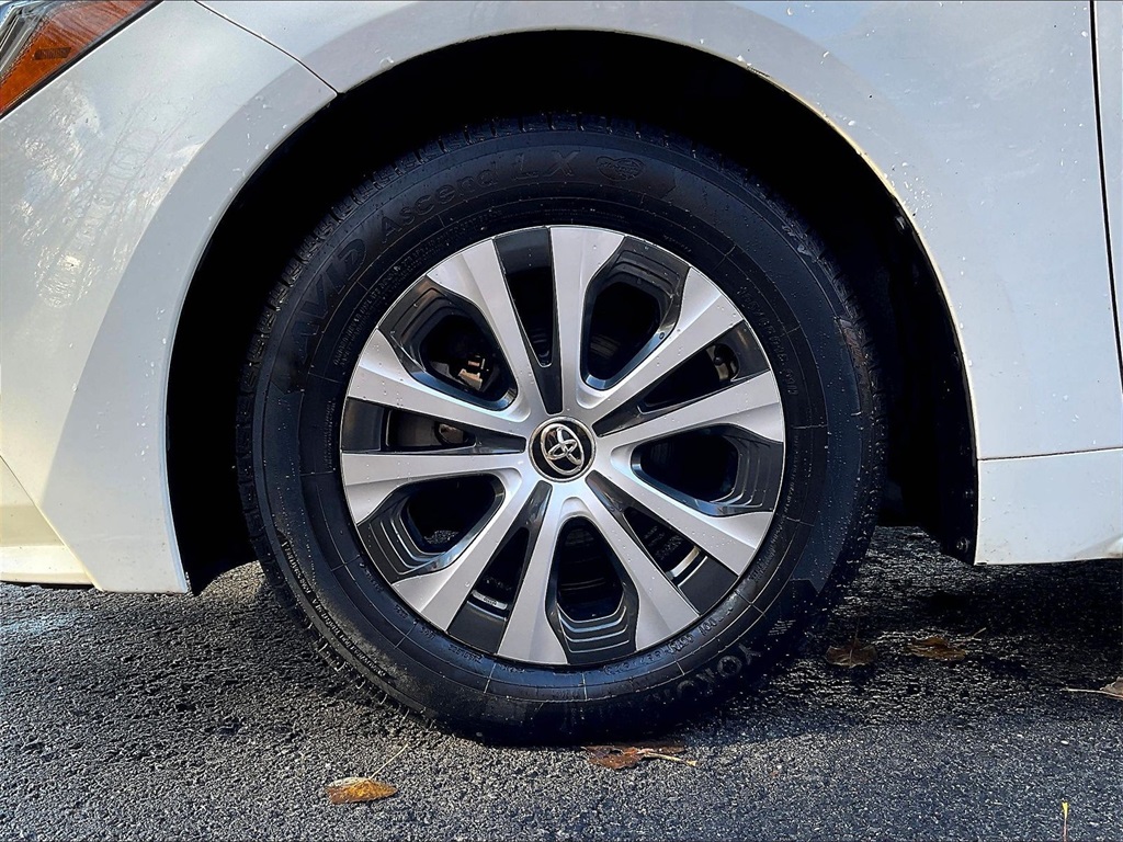 2021 Toyota Corolla Hybrid LE - Photo 18