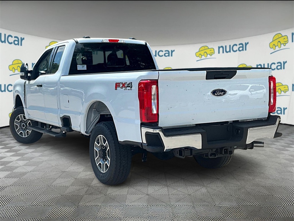2025 Ford F-350SD XLT - Photo 4