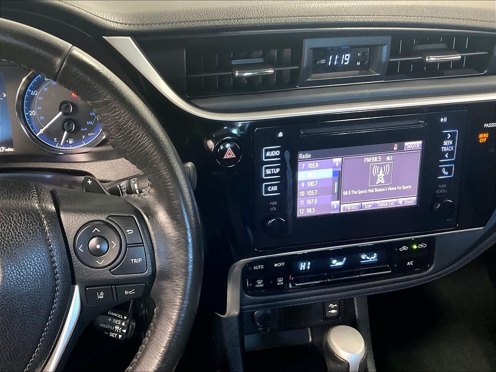 2017 Toyota Corolla SE - Photo 18