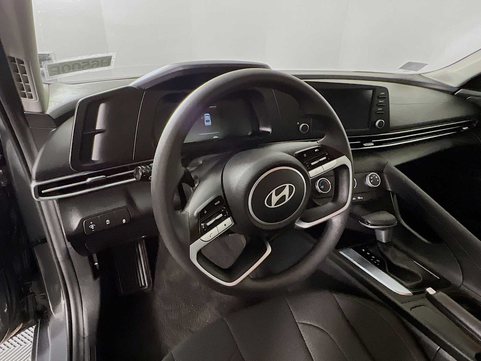 2025 Hyundai Elantra SE - Photo 11