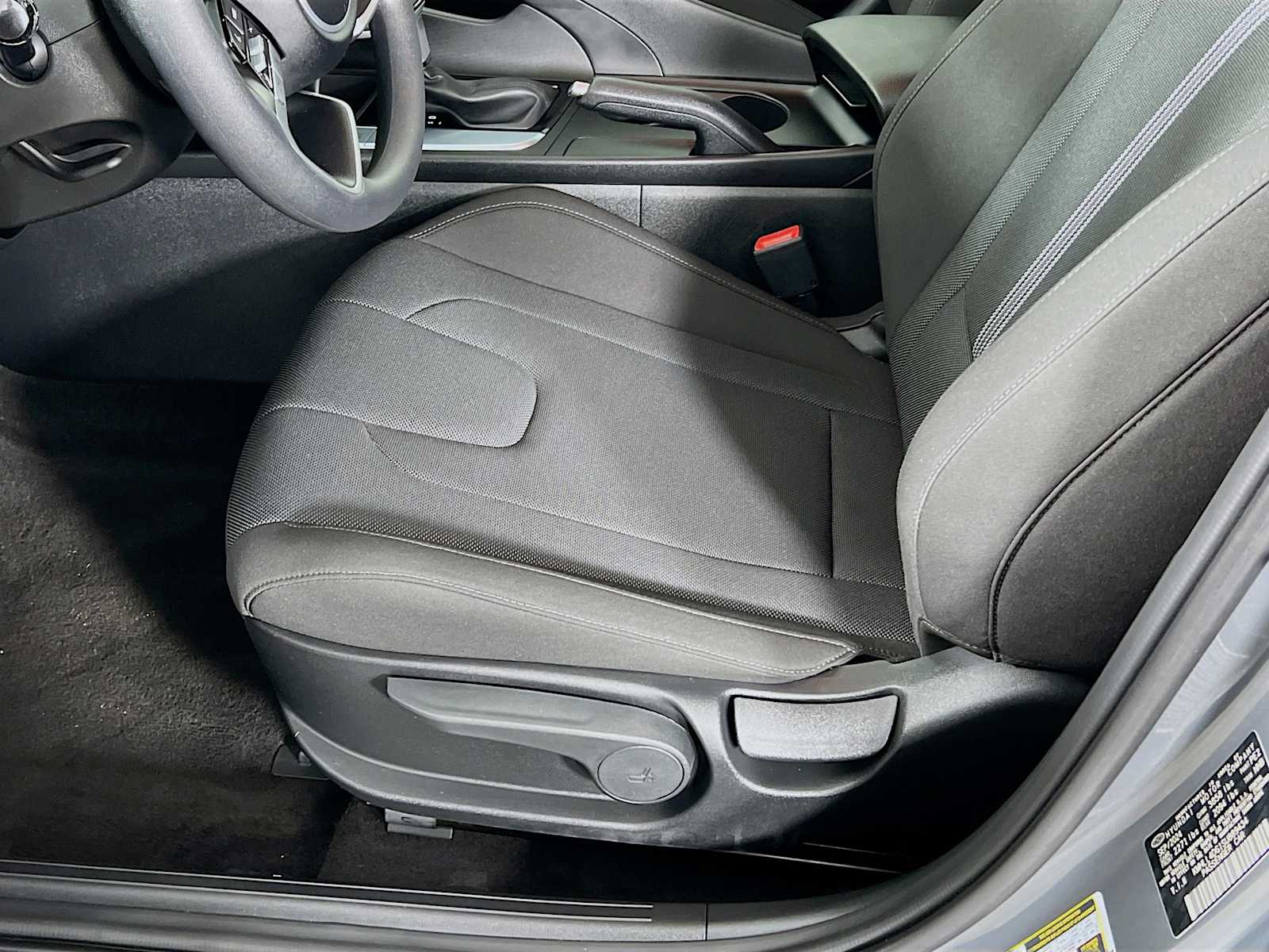 2025 Hyundai Elantra SE - Photo 19