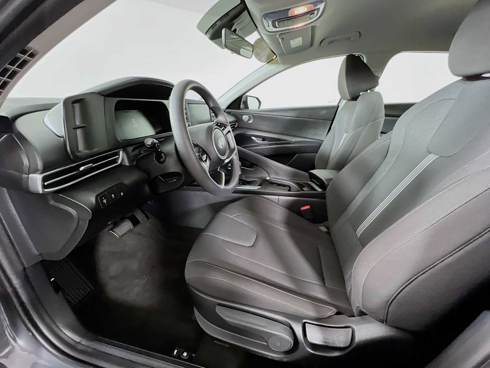 2025 Hyundai Elantra SE - Photo 20