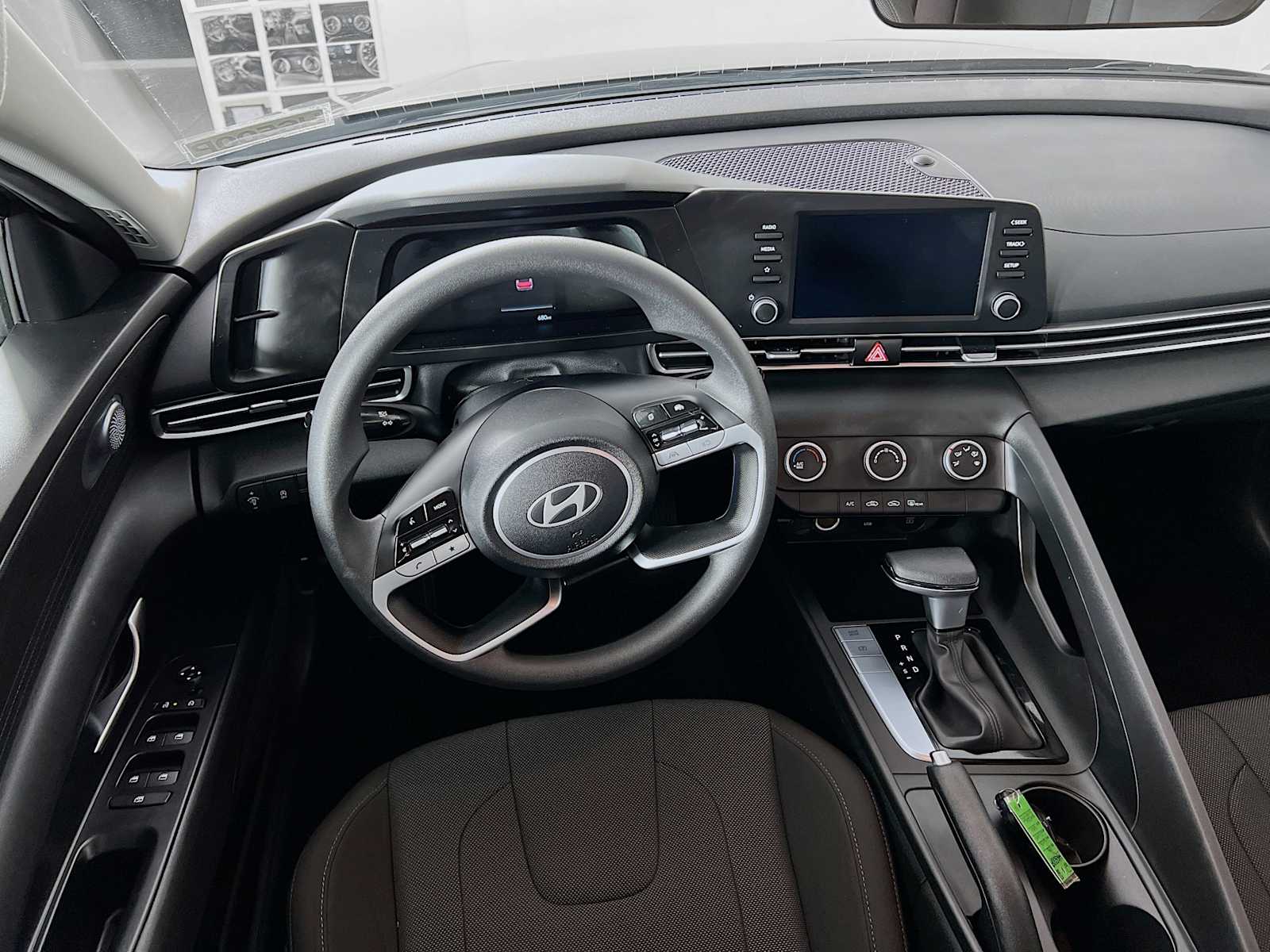 2025 Hyundai Elantra SE - Photo 21