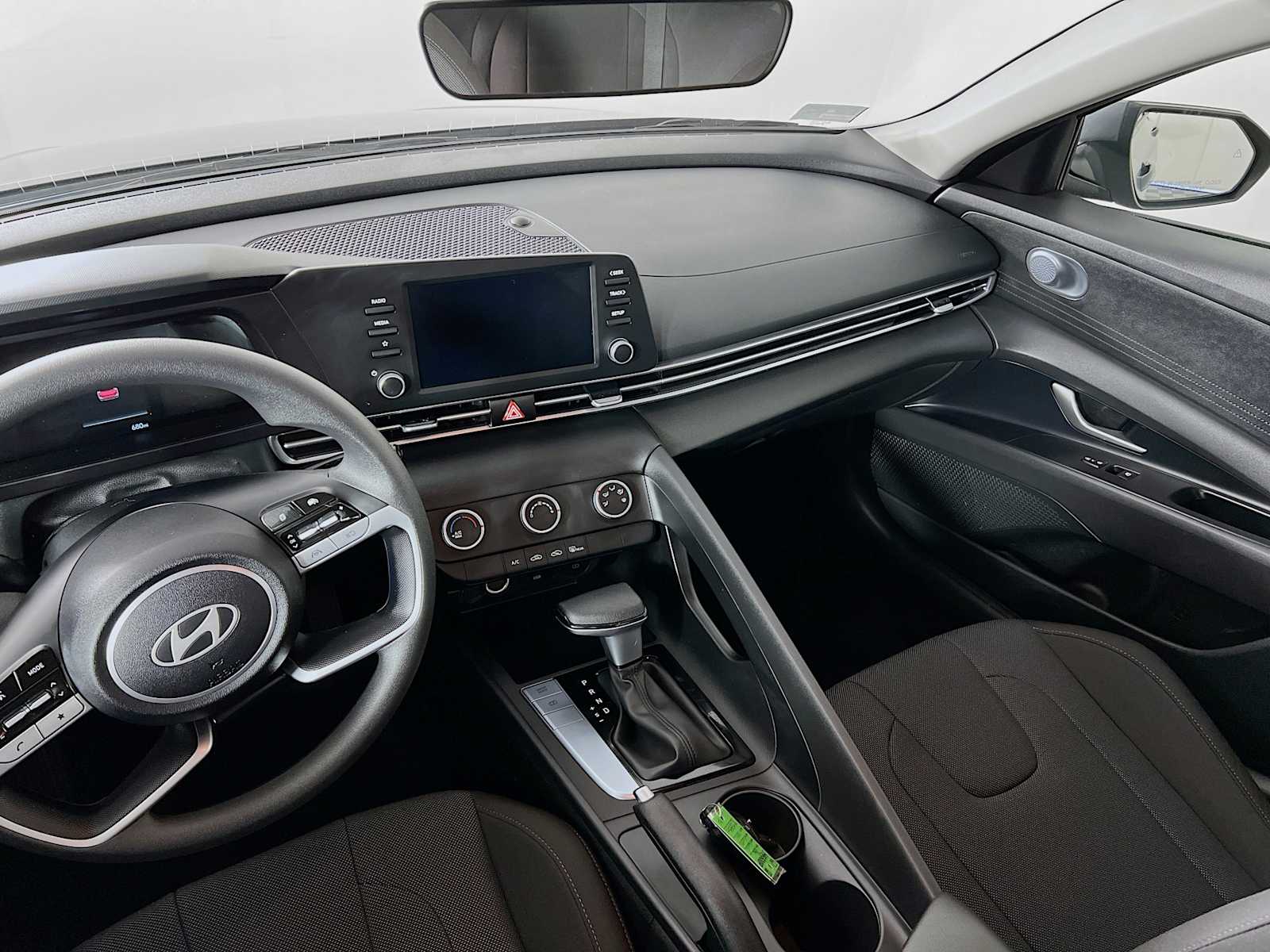 2025 Hyundai Elantra SE - Photo 22