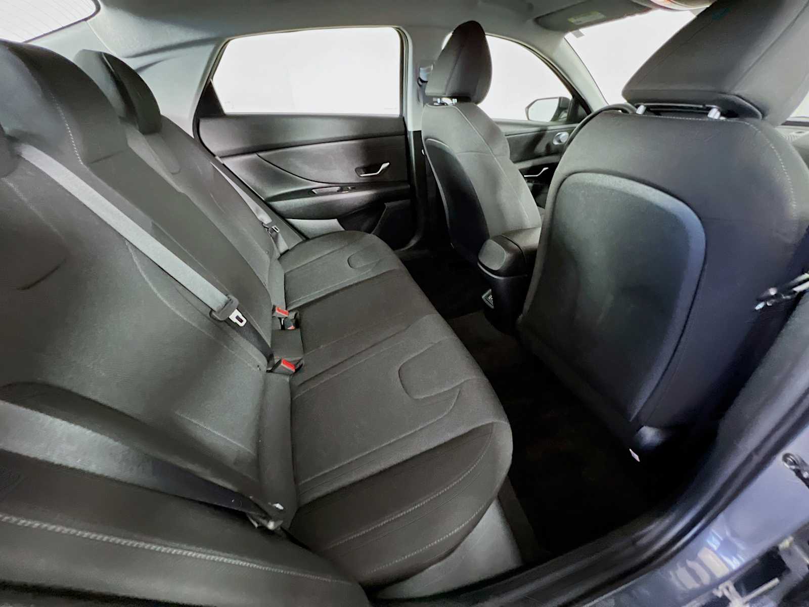 2025 Hyundai Elantra SE - Photo 25