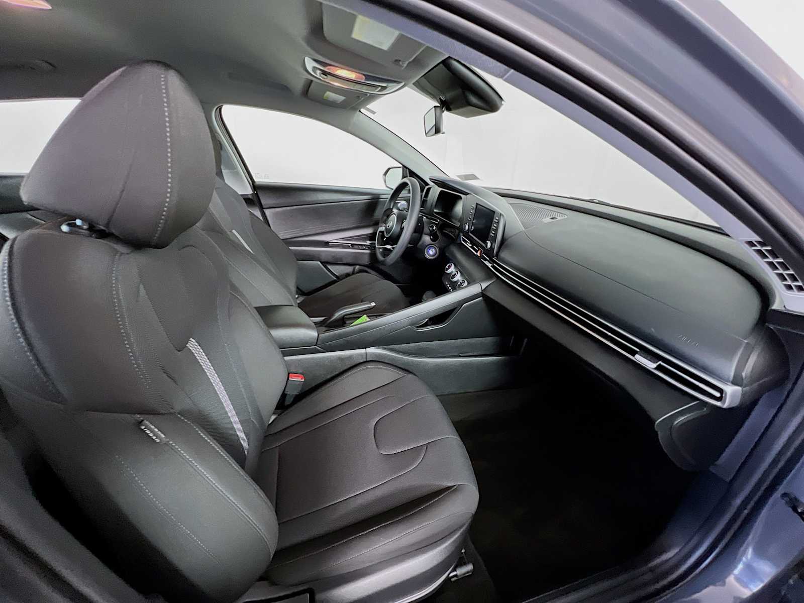 2025 Hyundai Elantra SE - Photo 26