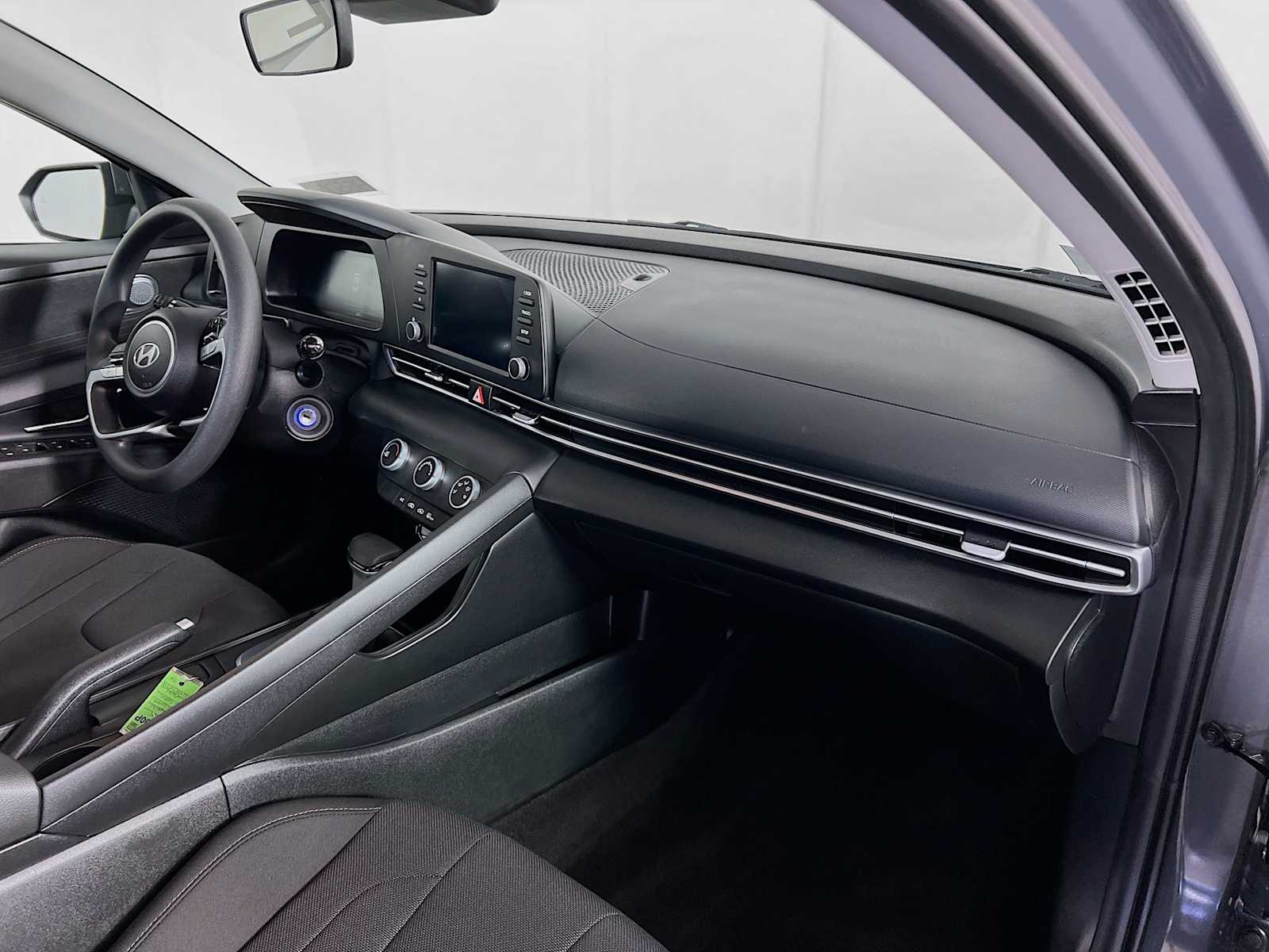 2025 Hyundai Elantra SE - Photo 27