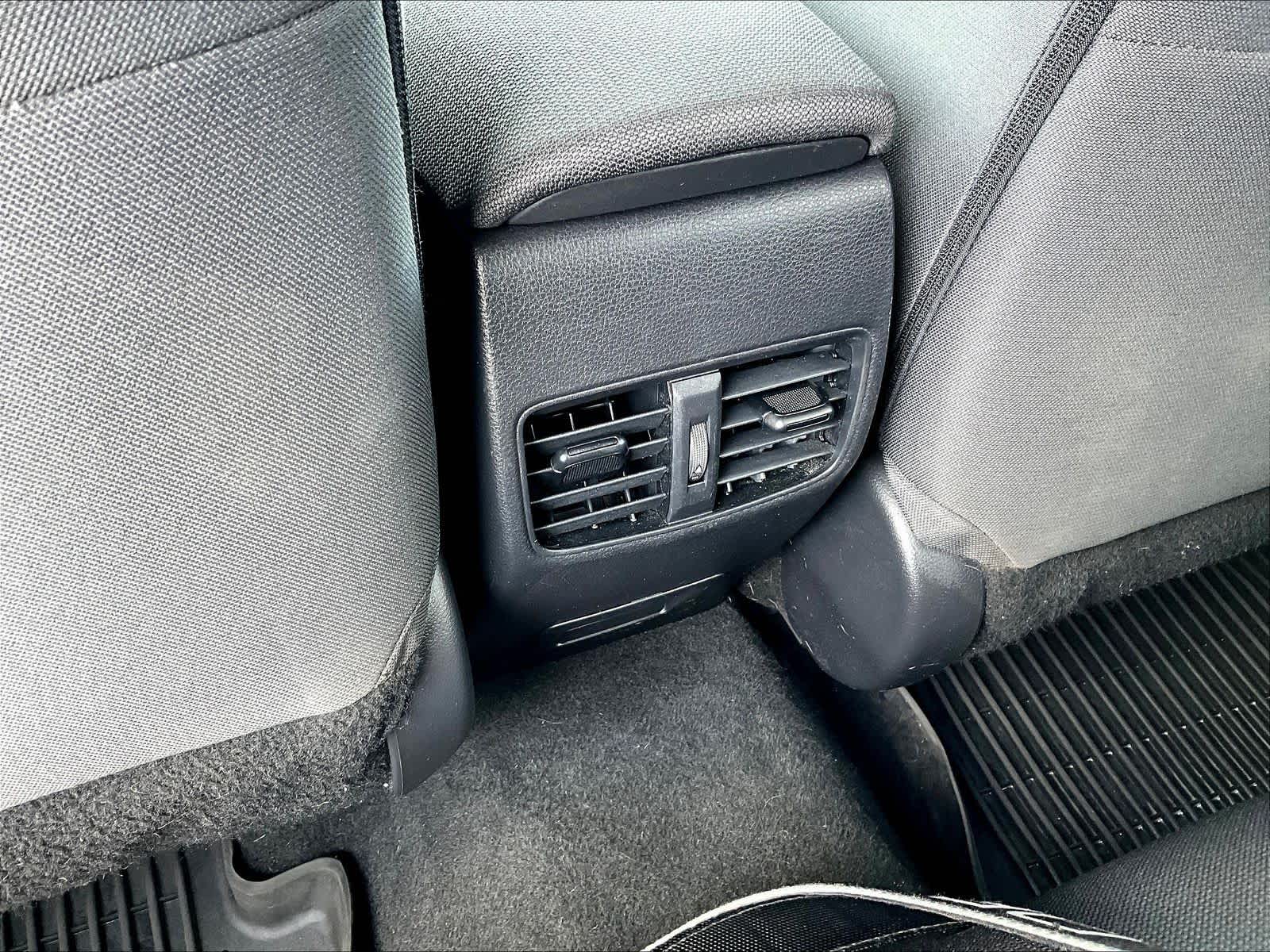 2023 Toyota Corolla Cross LE - Photo 28