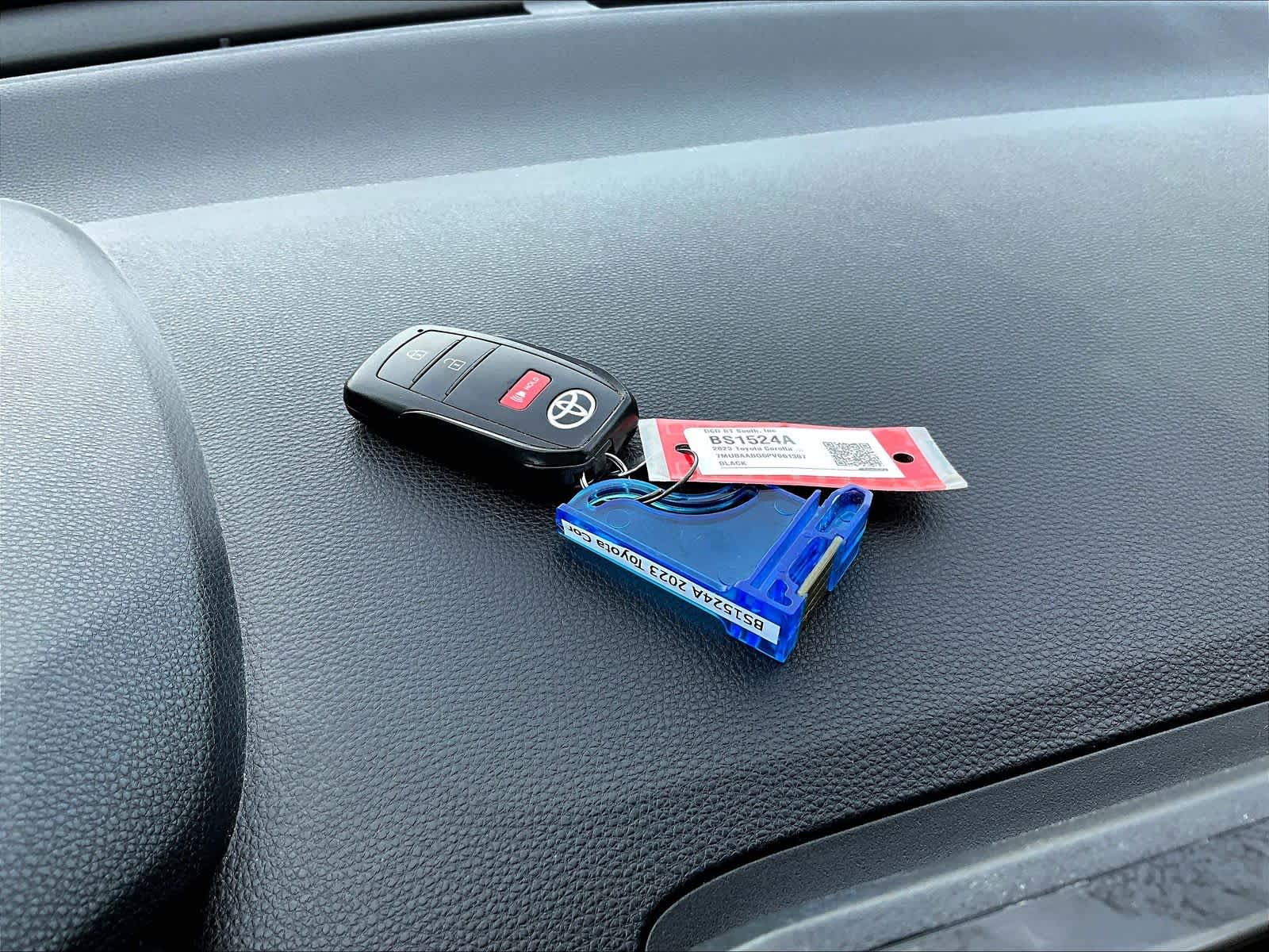 2023 Toyota Corolla Cross LE - Photo 31