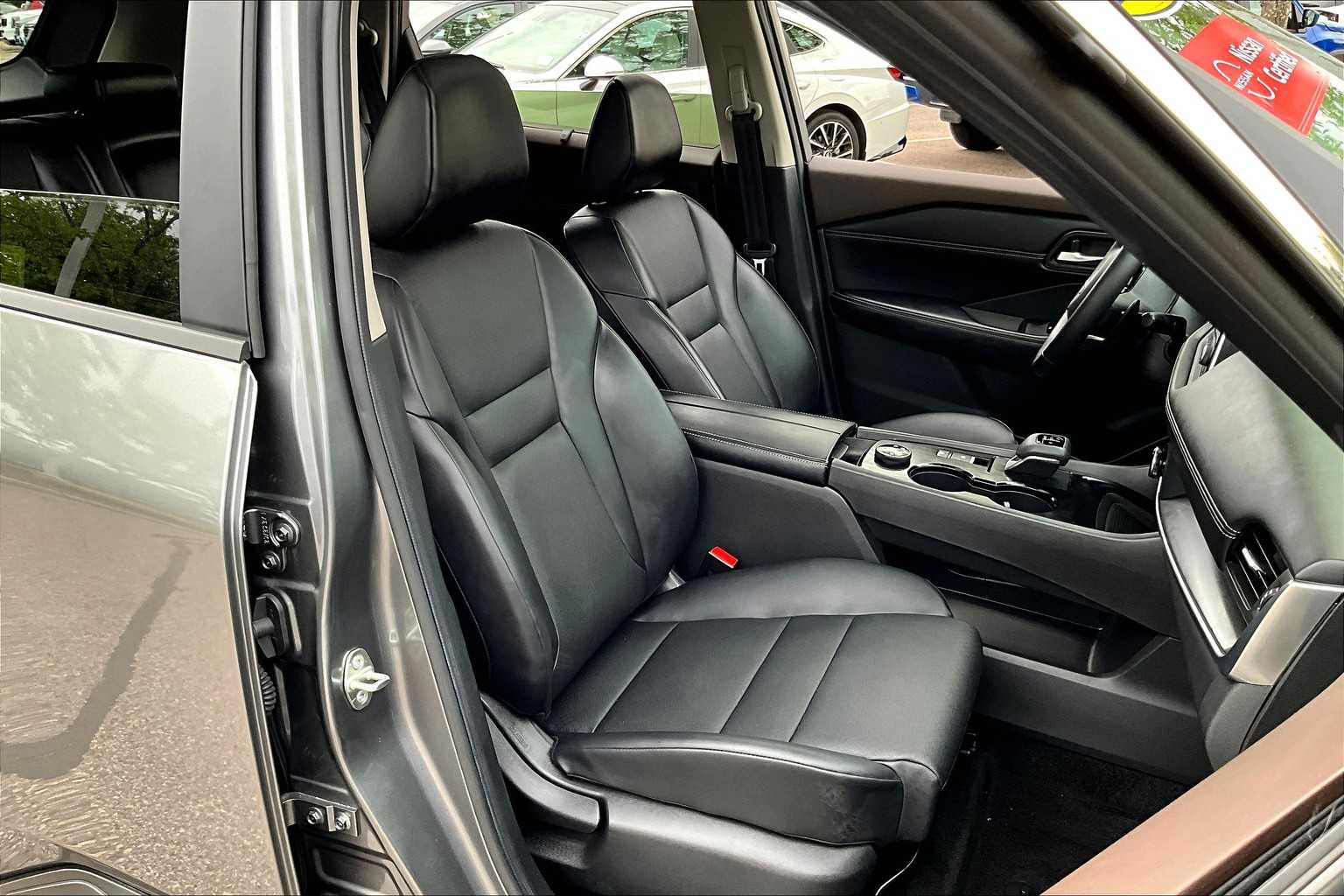 2023 Nissan Rogue SV - Photo 11