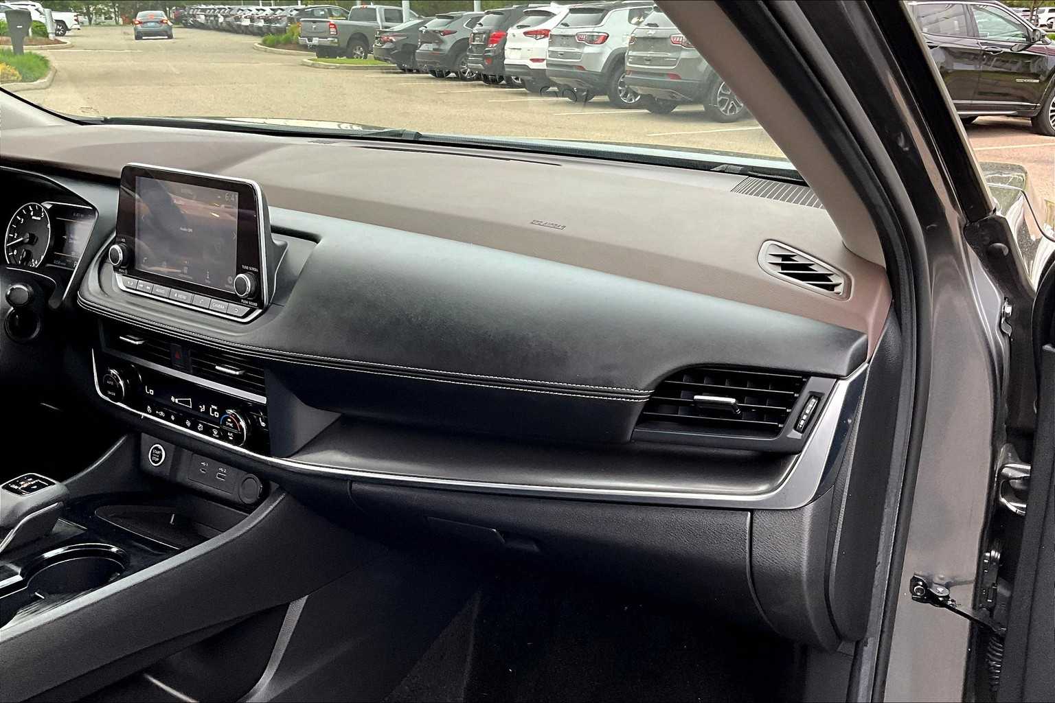 2023 Nissan Rogue SV - Photo 13