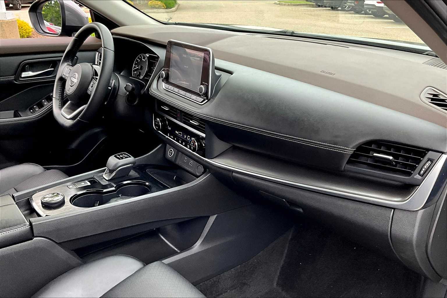 2023 Nissan Rogue SV - Photo 14