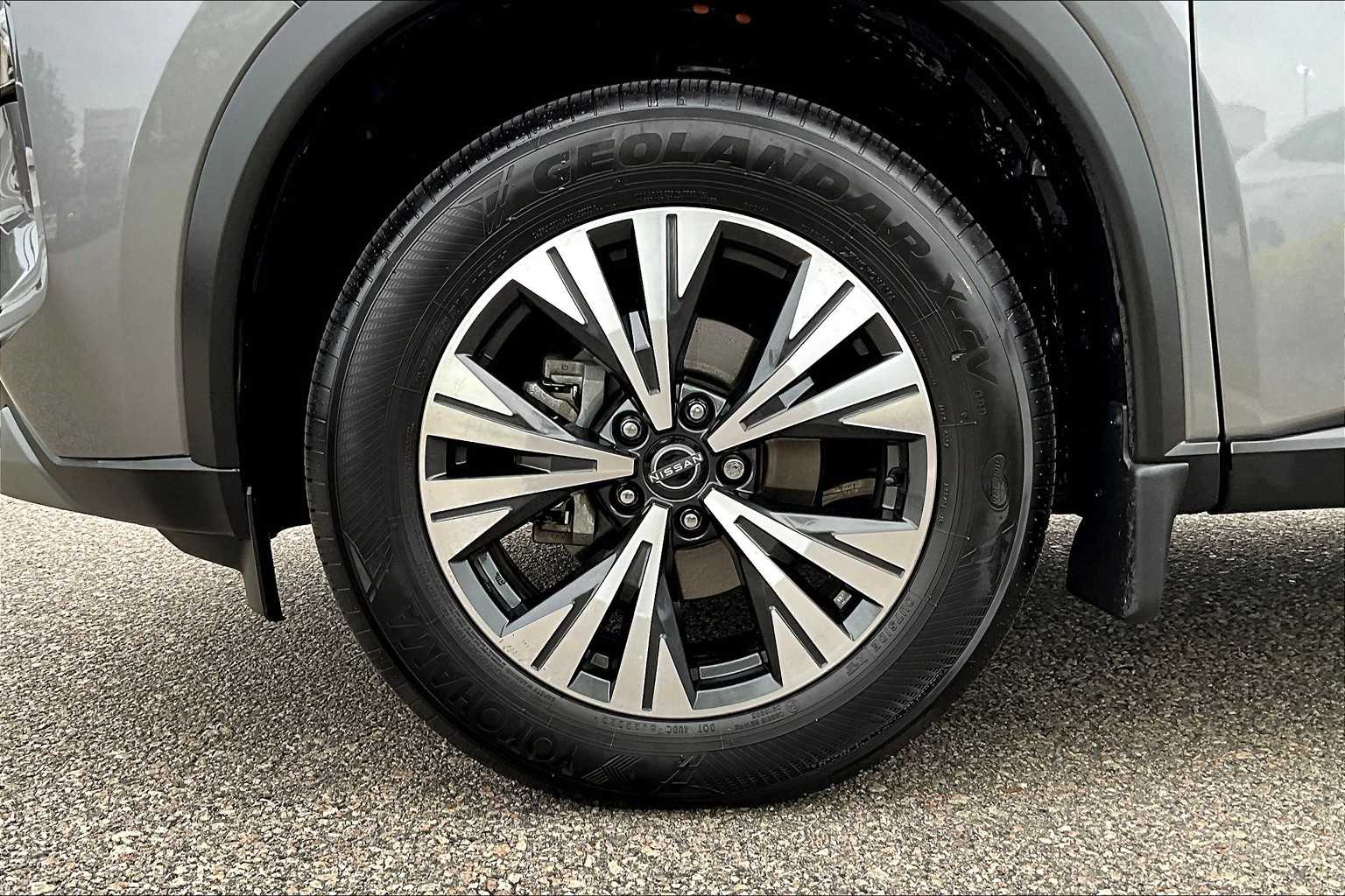 2023 Nissan Rogue SV - Photo 7