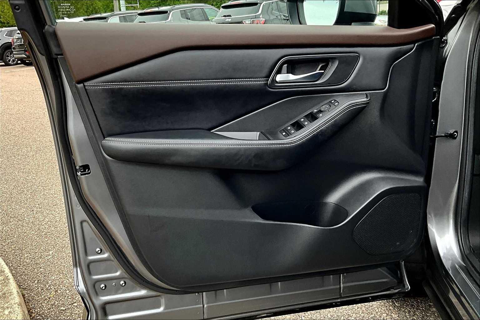 2023 Nissan Rogue SV - Photo 9