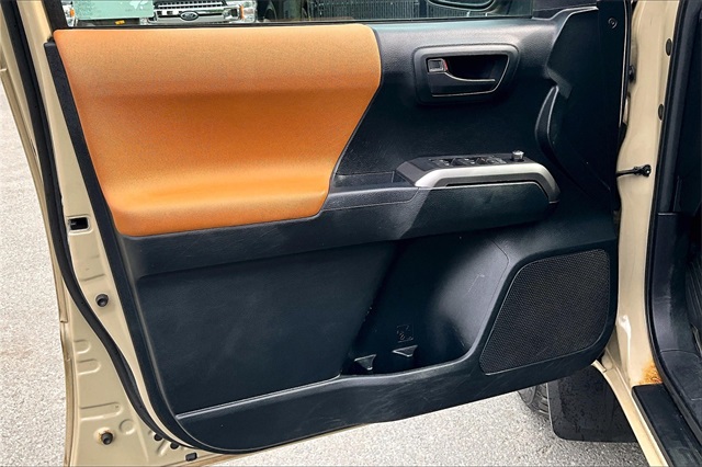 2017 Toyota Tacoma SR5 - Photo 18