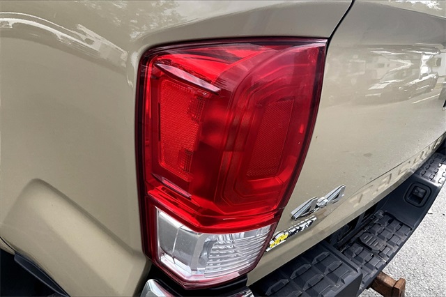 2017 Toyota Tacoma SR5 - Photo 32