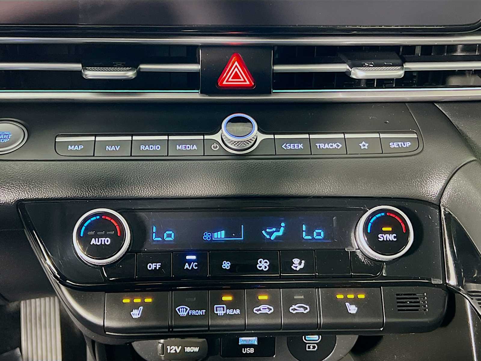 2024 Hyundai Elantra SEL - Photo 16