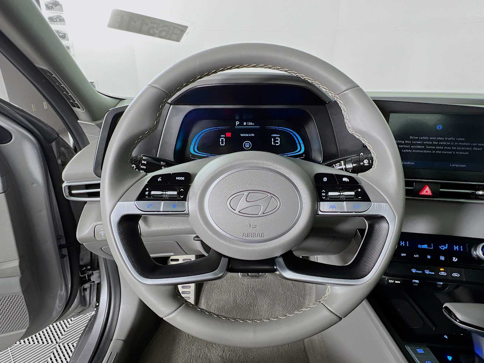 2025 Hyundai Elantra SEL Sport - Photo 11