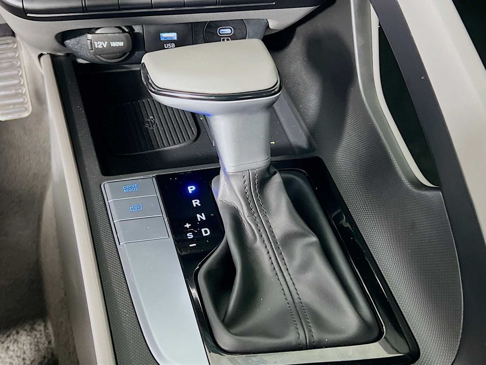 2025 Hyundai Elantra SEL Sport - Photo 16