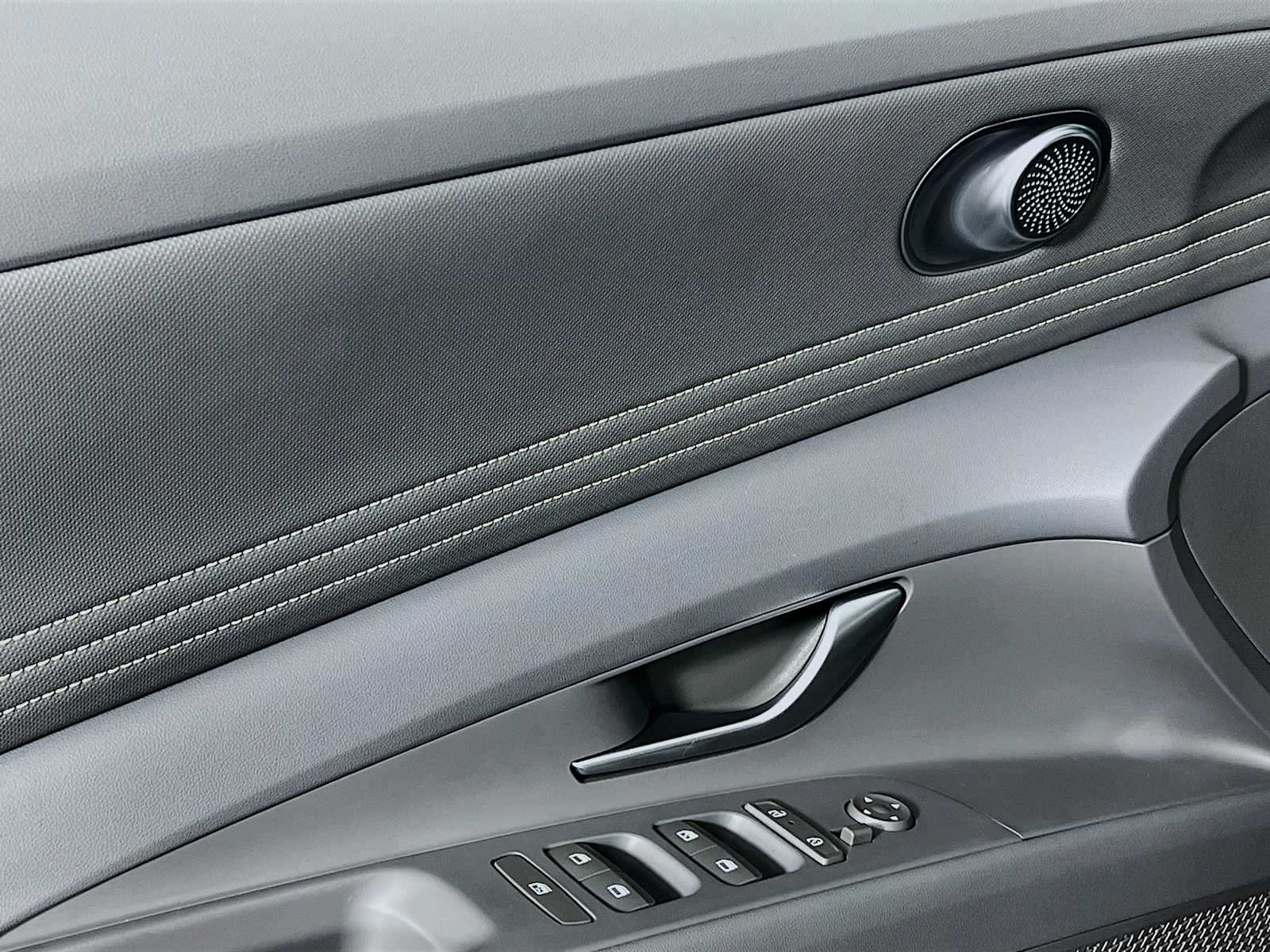 2025 Hyundai Elantra SEL Sport - Photo 17