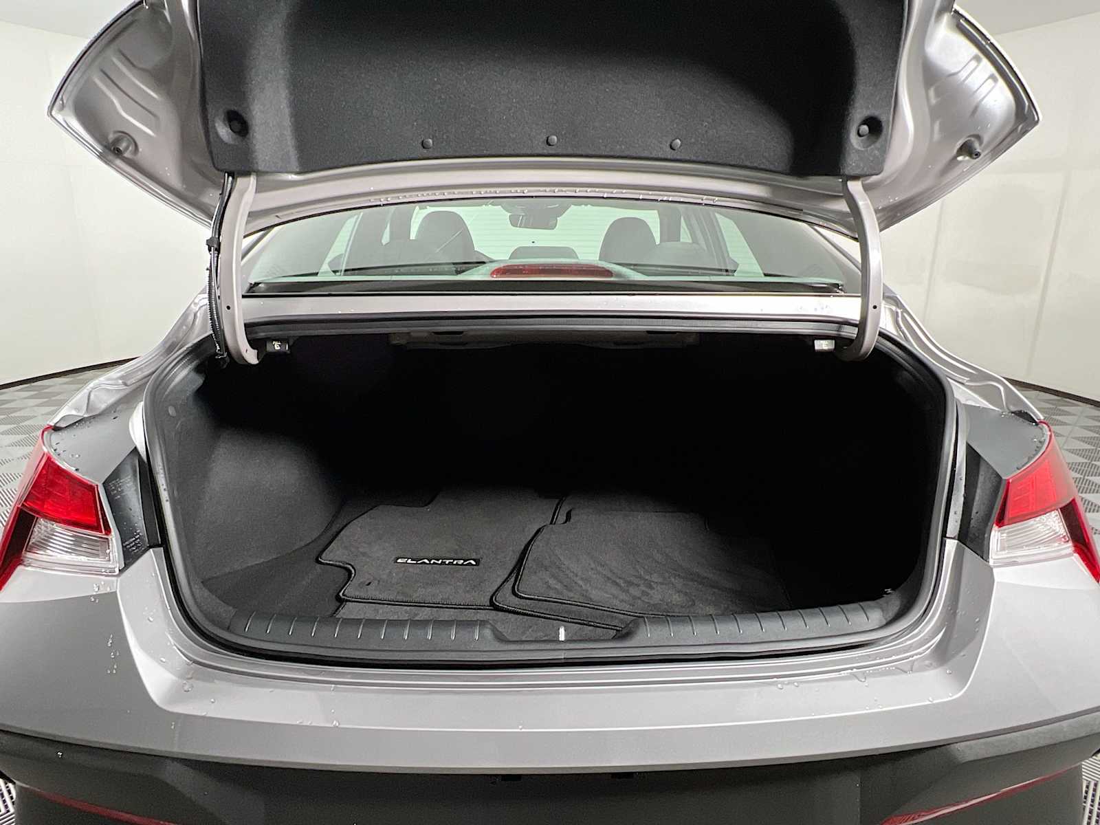 2025 Hyundai Elantra SEL Sport - Photo 24